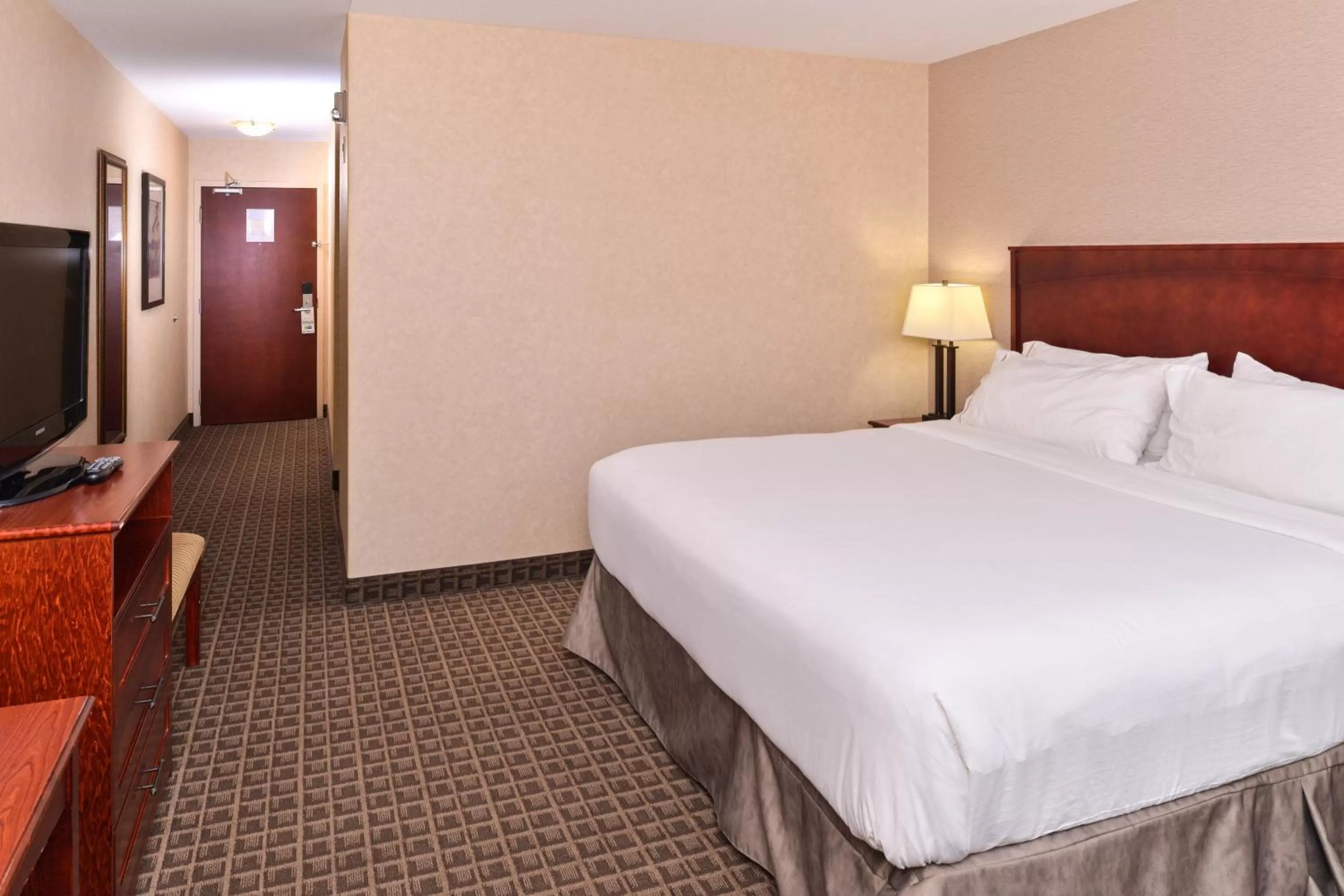 Photo of the whole room, Bed in Holiday Inn Express Edmonton North by IHG