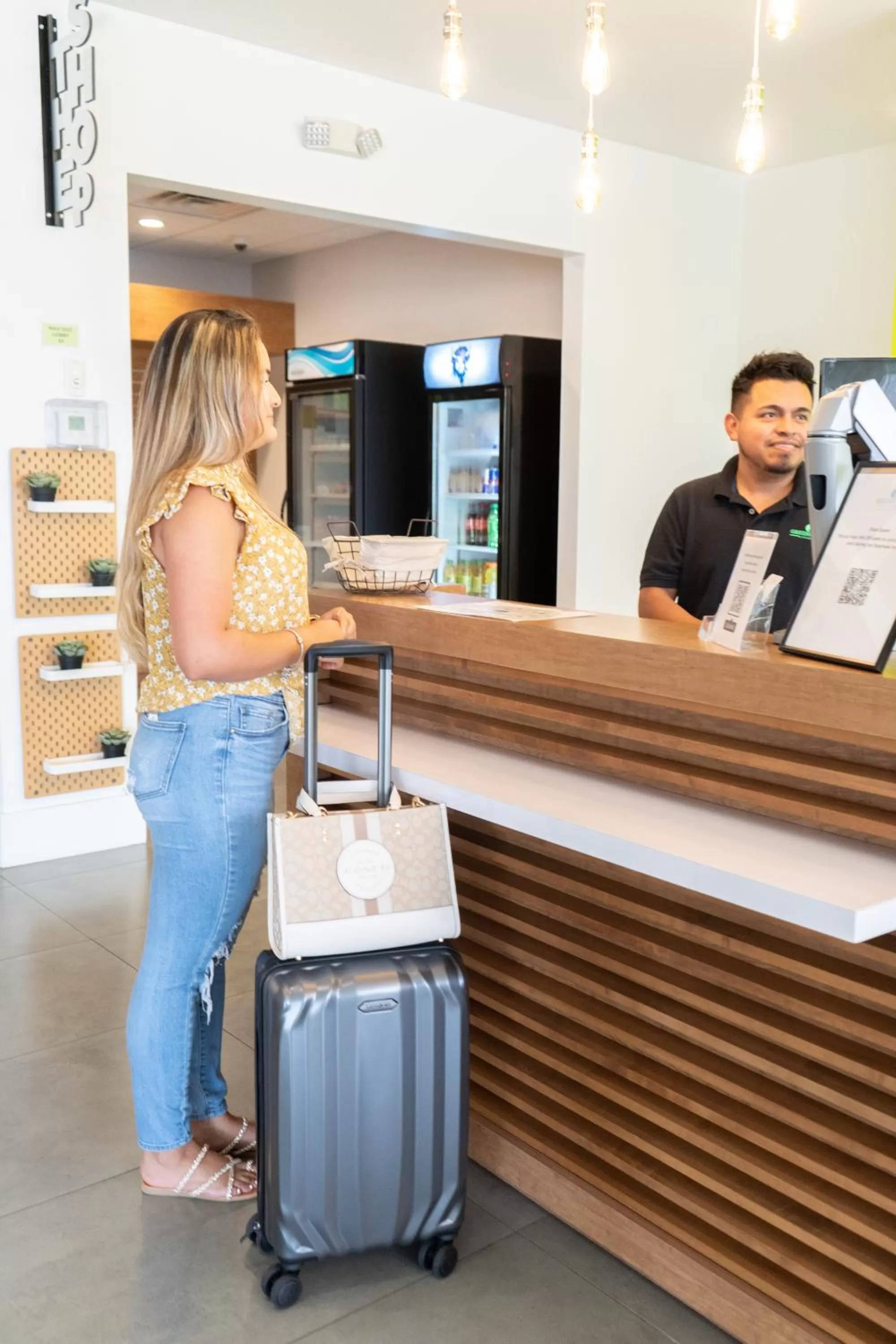 Staff in Hotel Room Near Disney 4 People