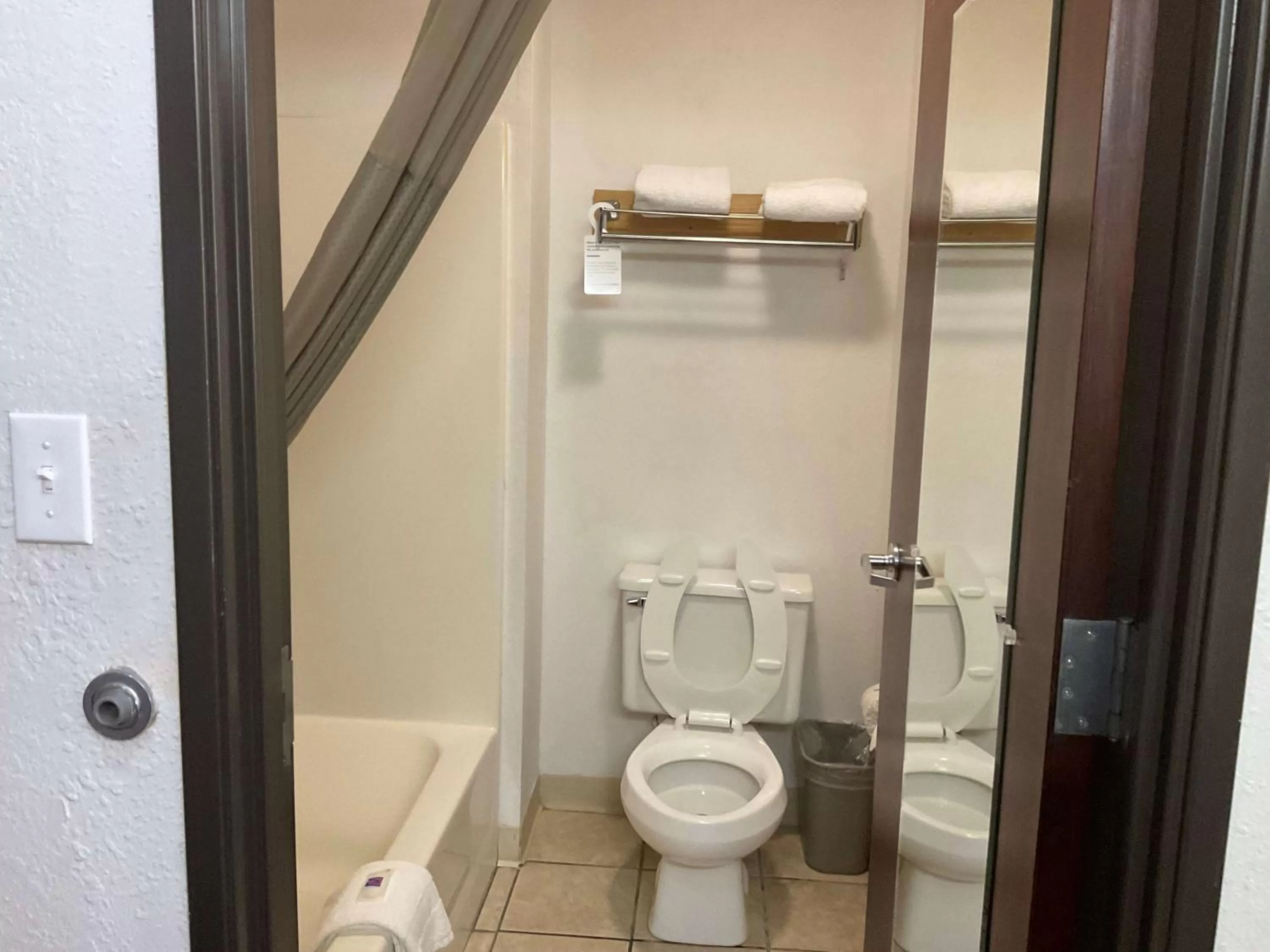 Bathroom in Motel 6-Hannibal, MO