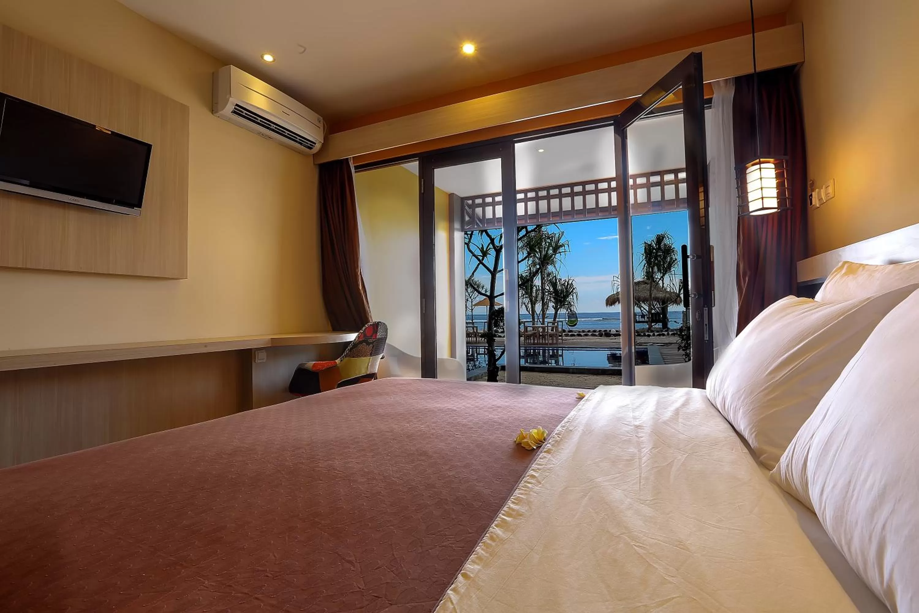 TV and multimedia in Sunset House Gili Meno