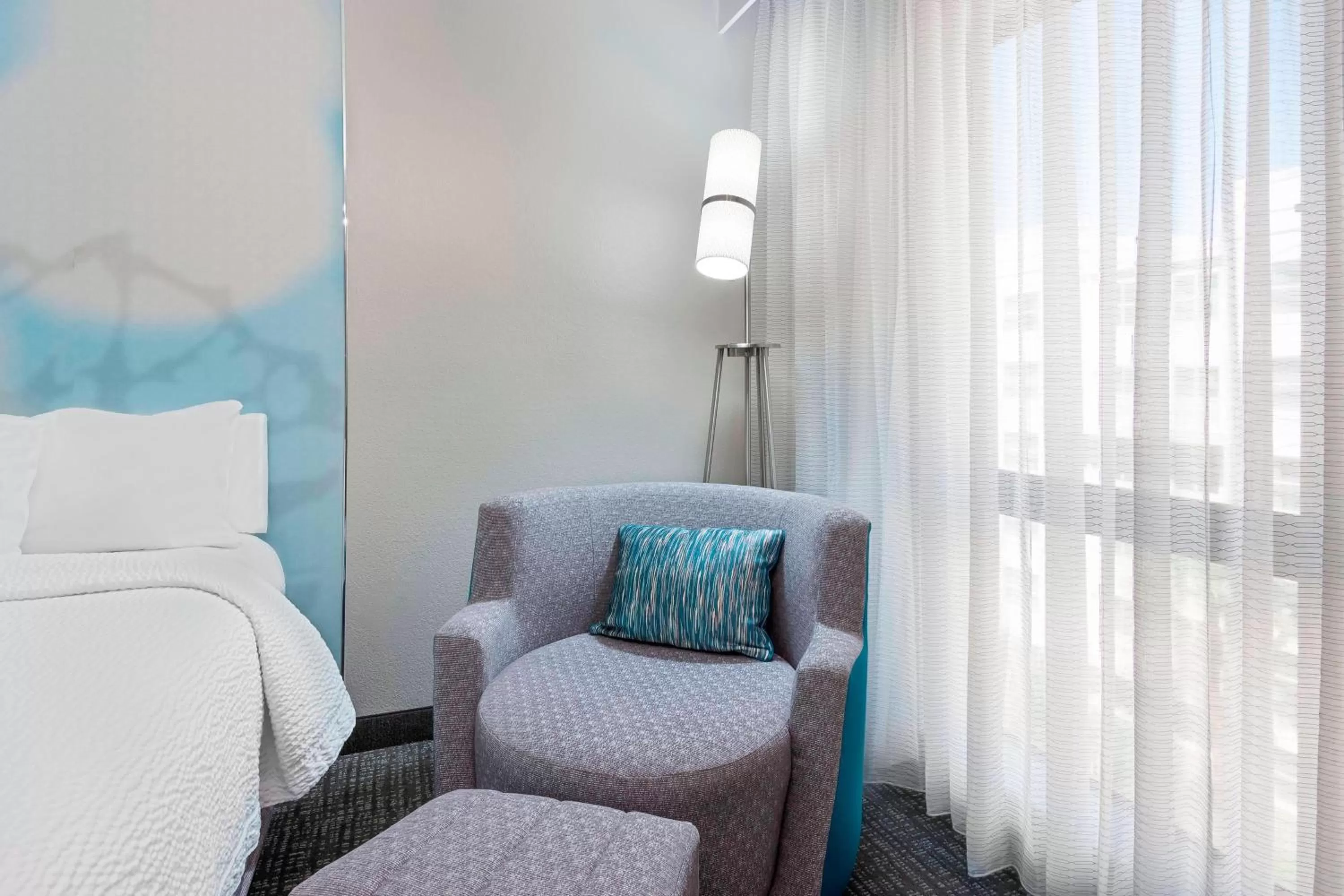 Queen Room with Two Queen Beds - Hearing Accessible in Courtyard Tampa Downtown