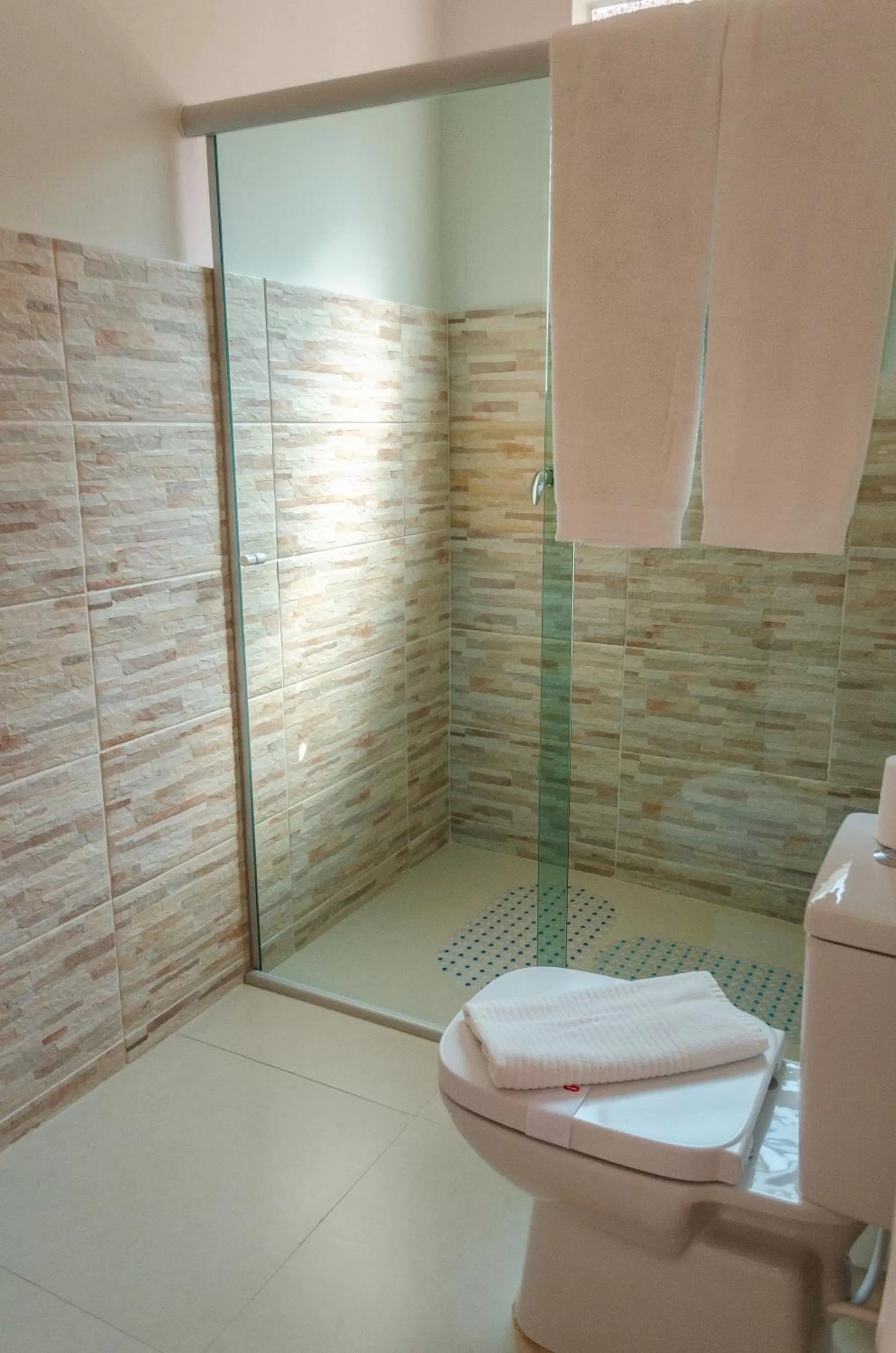 Bathroom in Central Palace Hotel