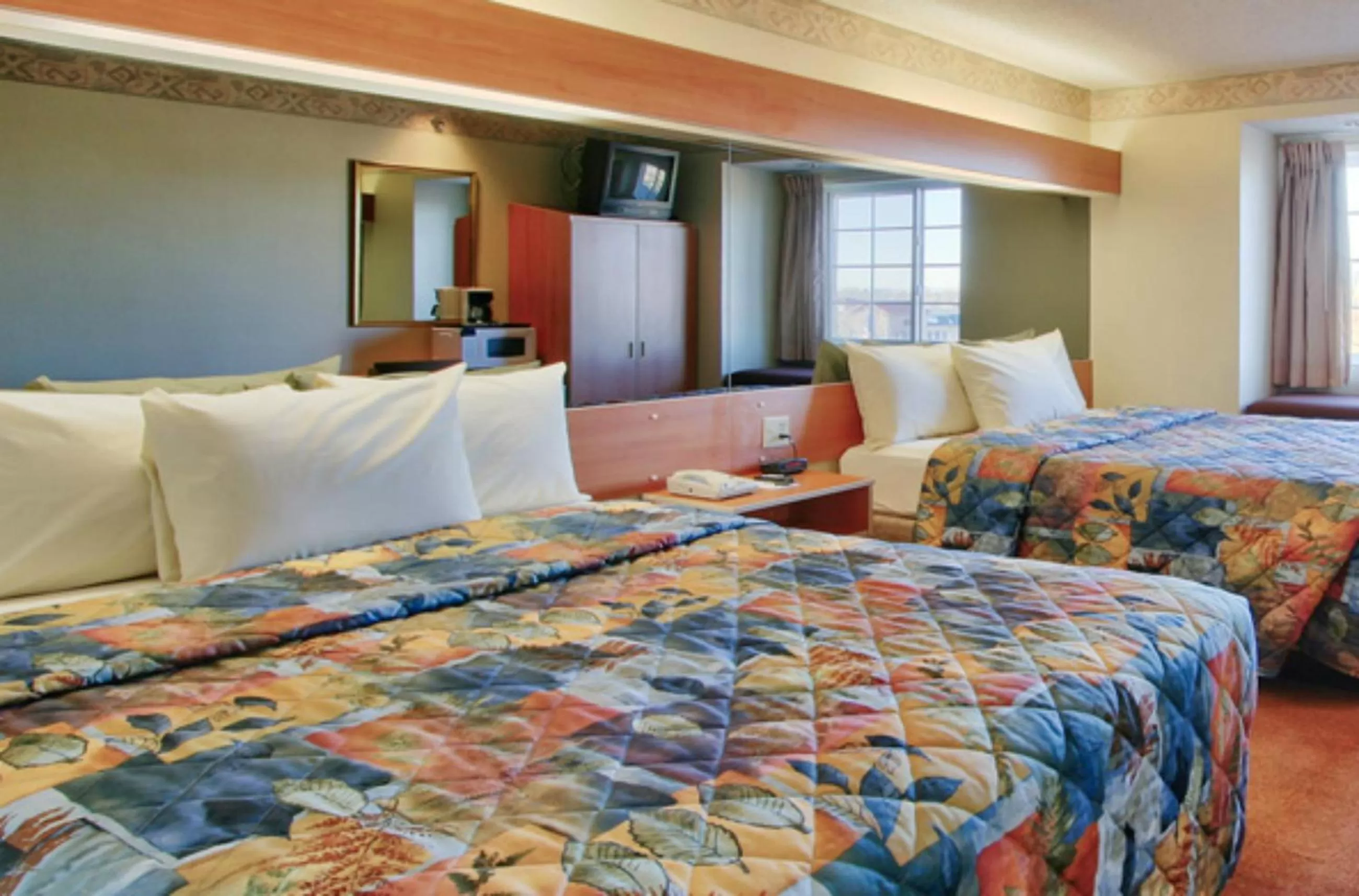 Photo of the whole room, Bed in Western Skies Inn & Suites