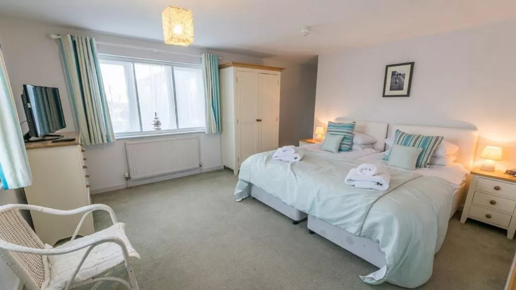 Bed in Chesil Beach Lodge Burton Bradstock Dorset DT64RJ