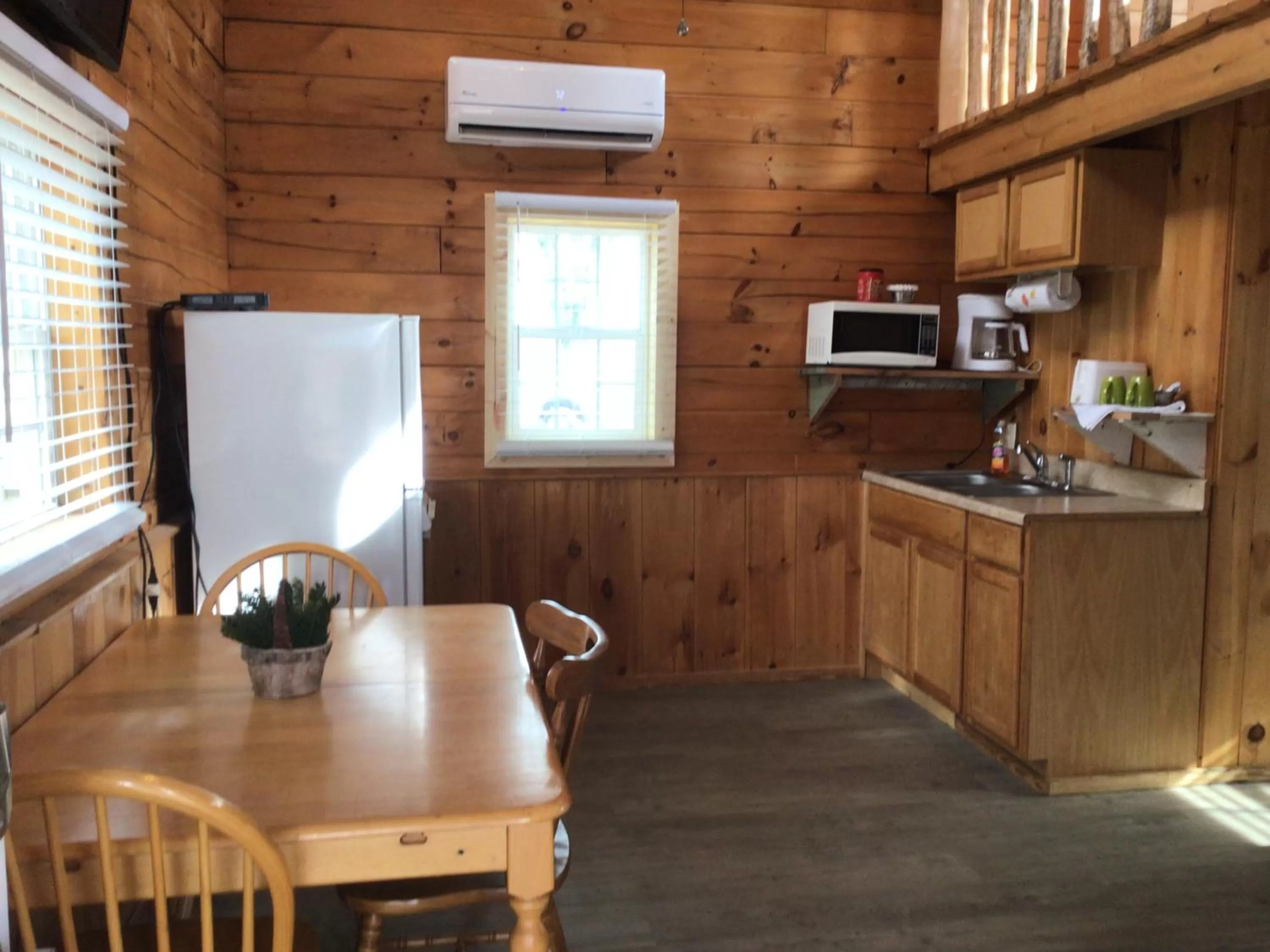 Coffee/tea facilities in Kozy Haven Log Cabin Rentals