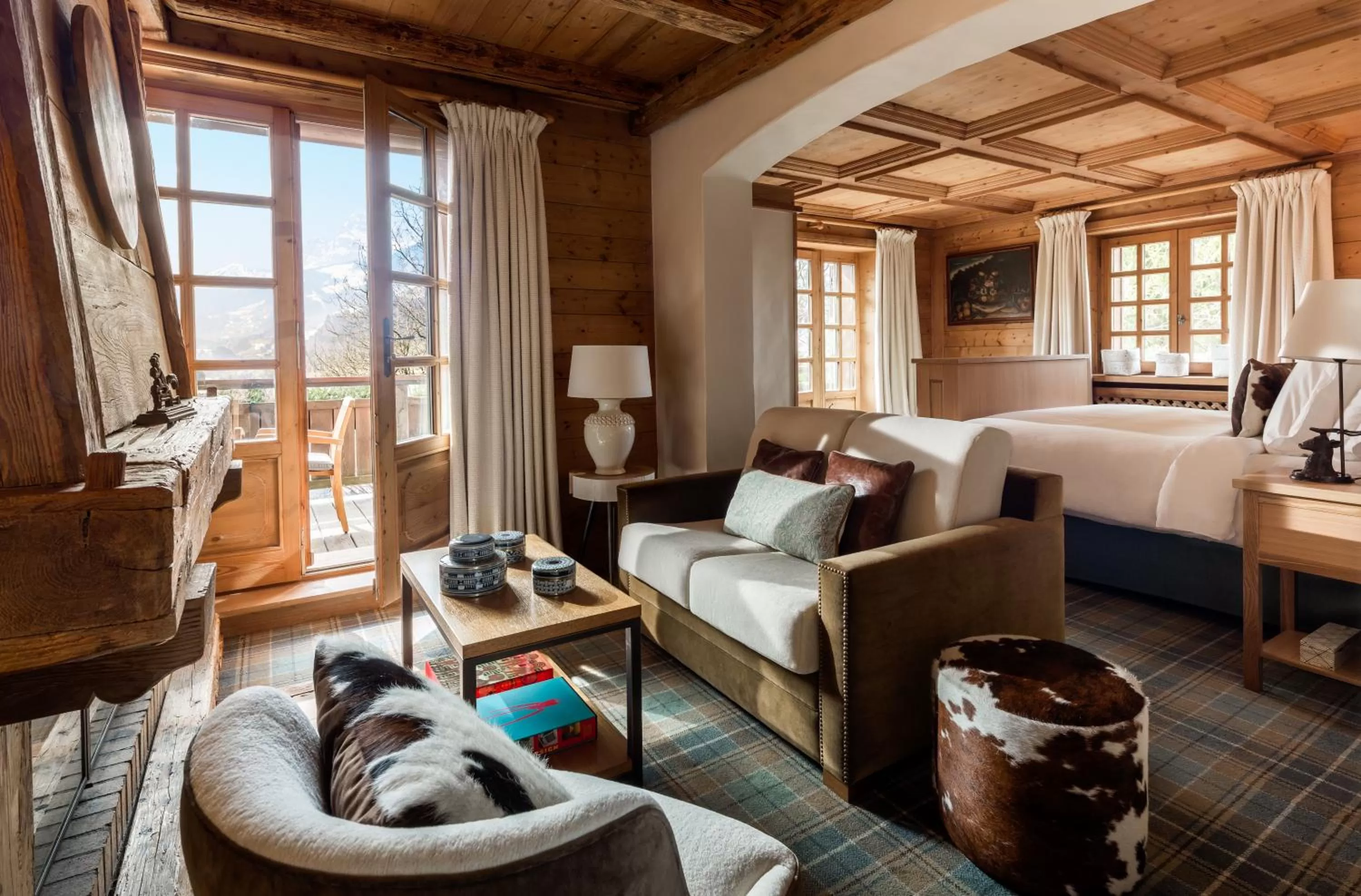 Living room, Bed in Les Chalets du Mont d'Arbois & Spa, Megève