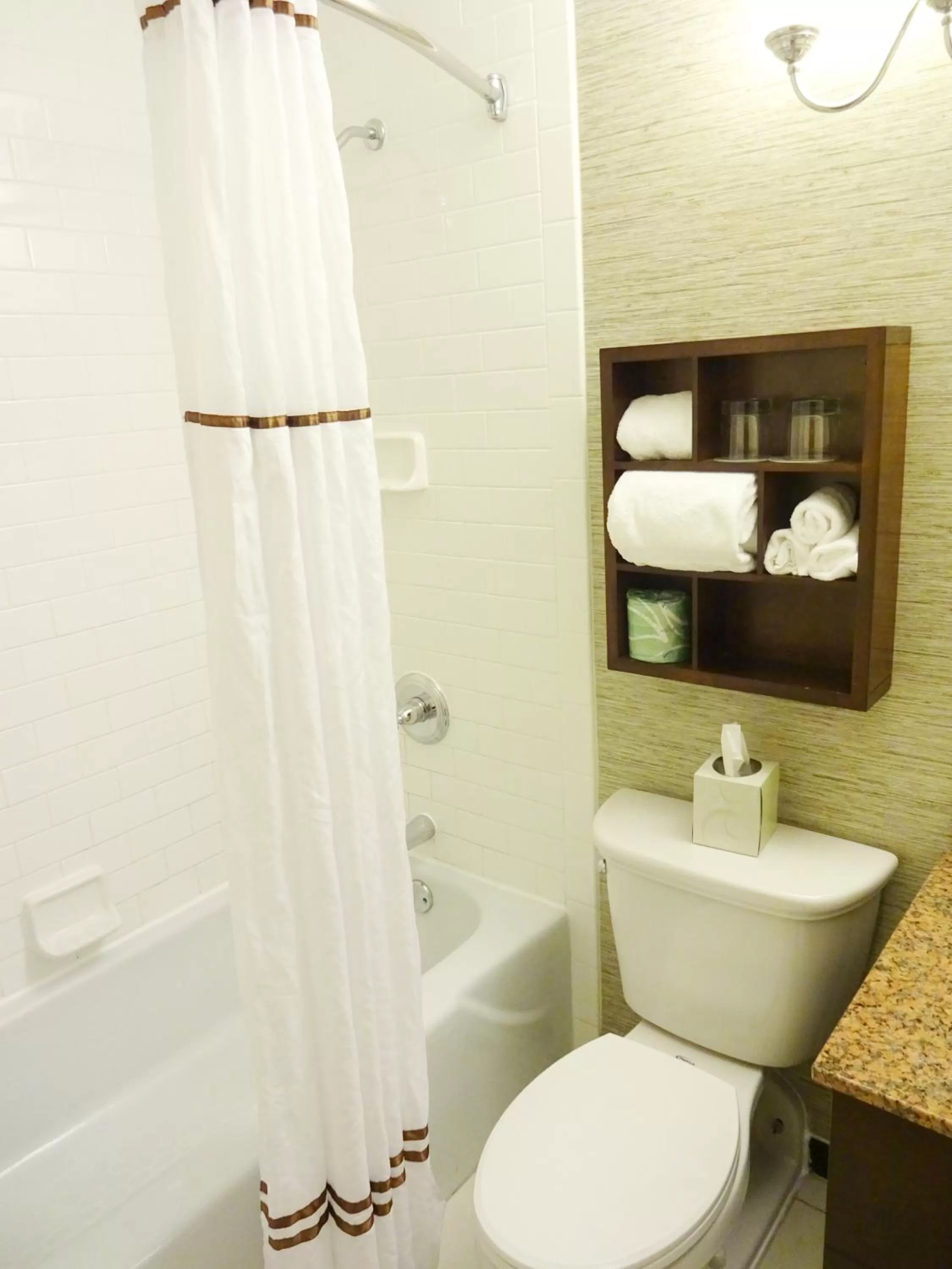 Bathroom in Wyndham Philadelphia-Historic District