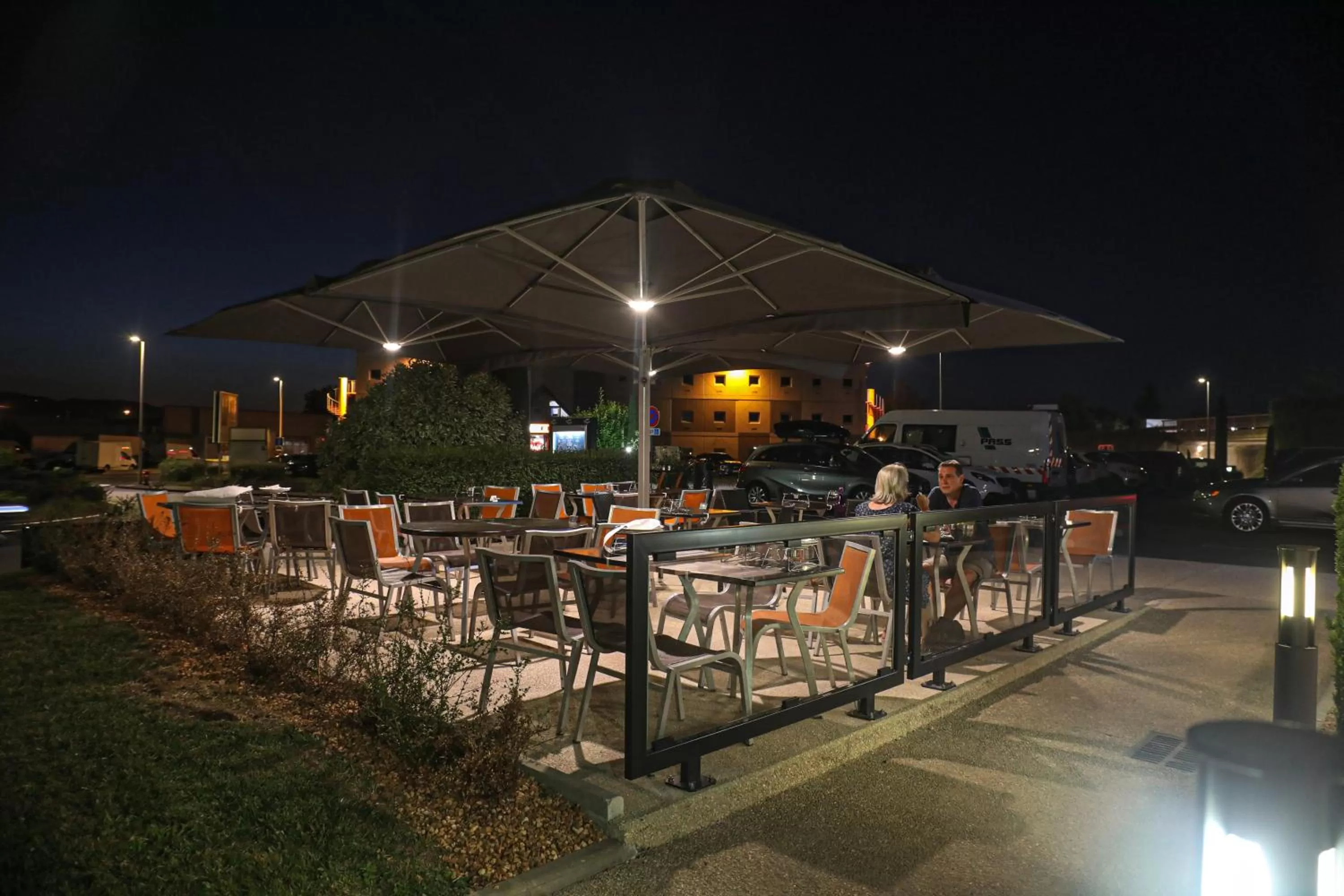 Patio in ibis Styles Clermont-Ferrand Aéroport