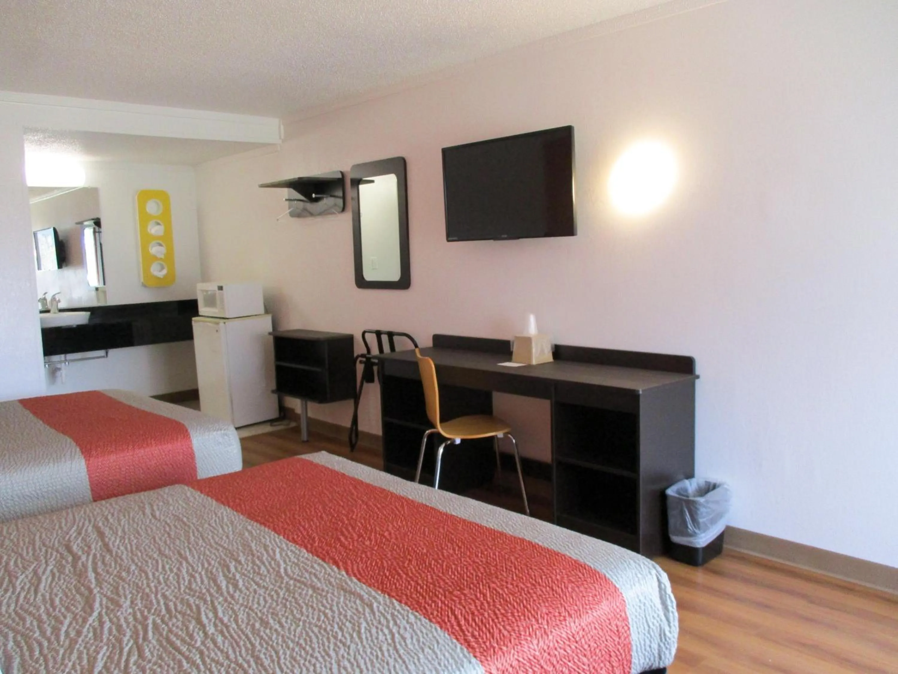 Photo of the whole room, Bed in Motel 6-Schenectady, NY