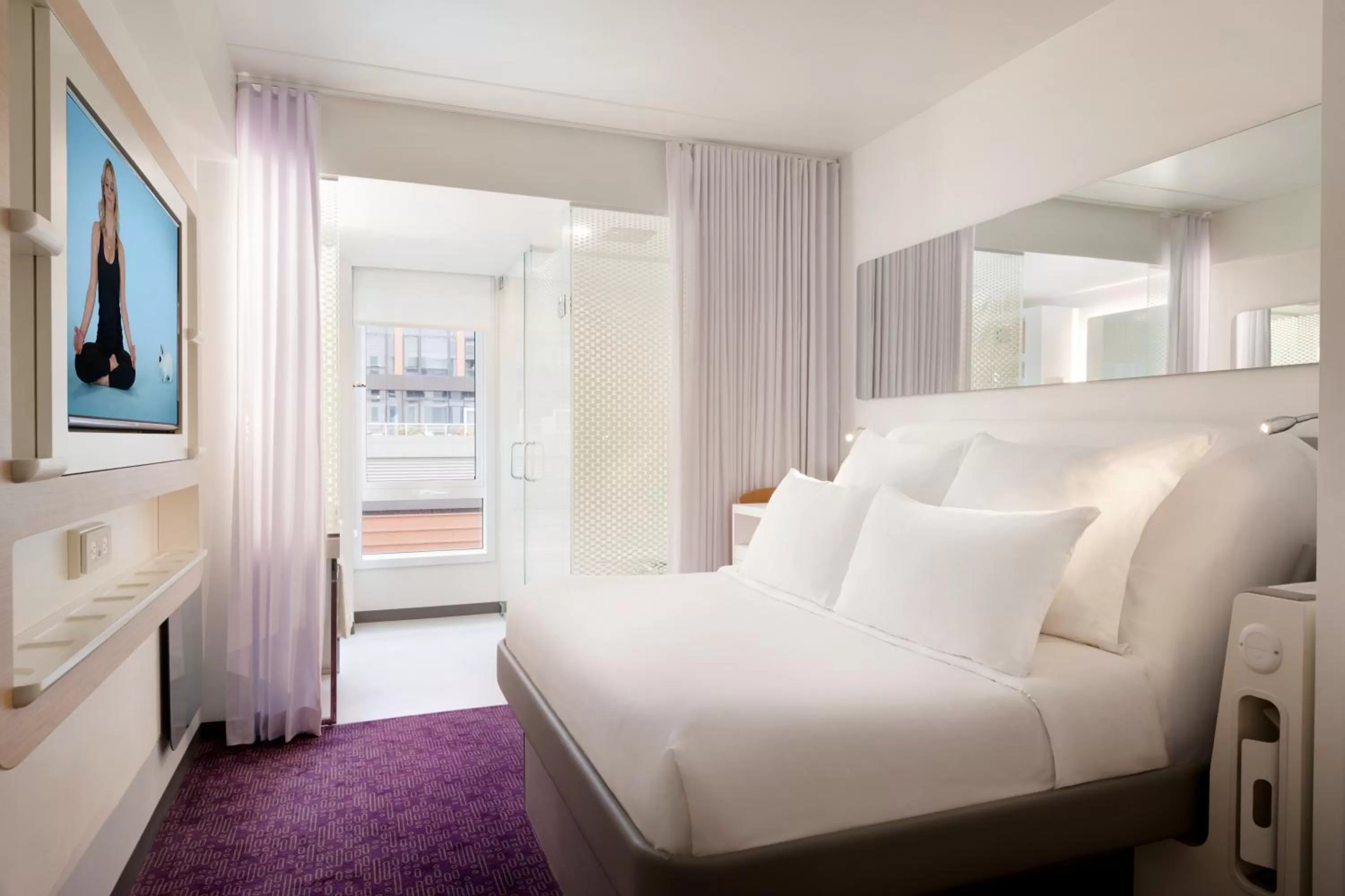 TV and multimedia, Bed in YOTEL Boston
