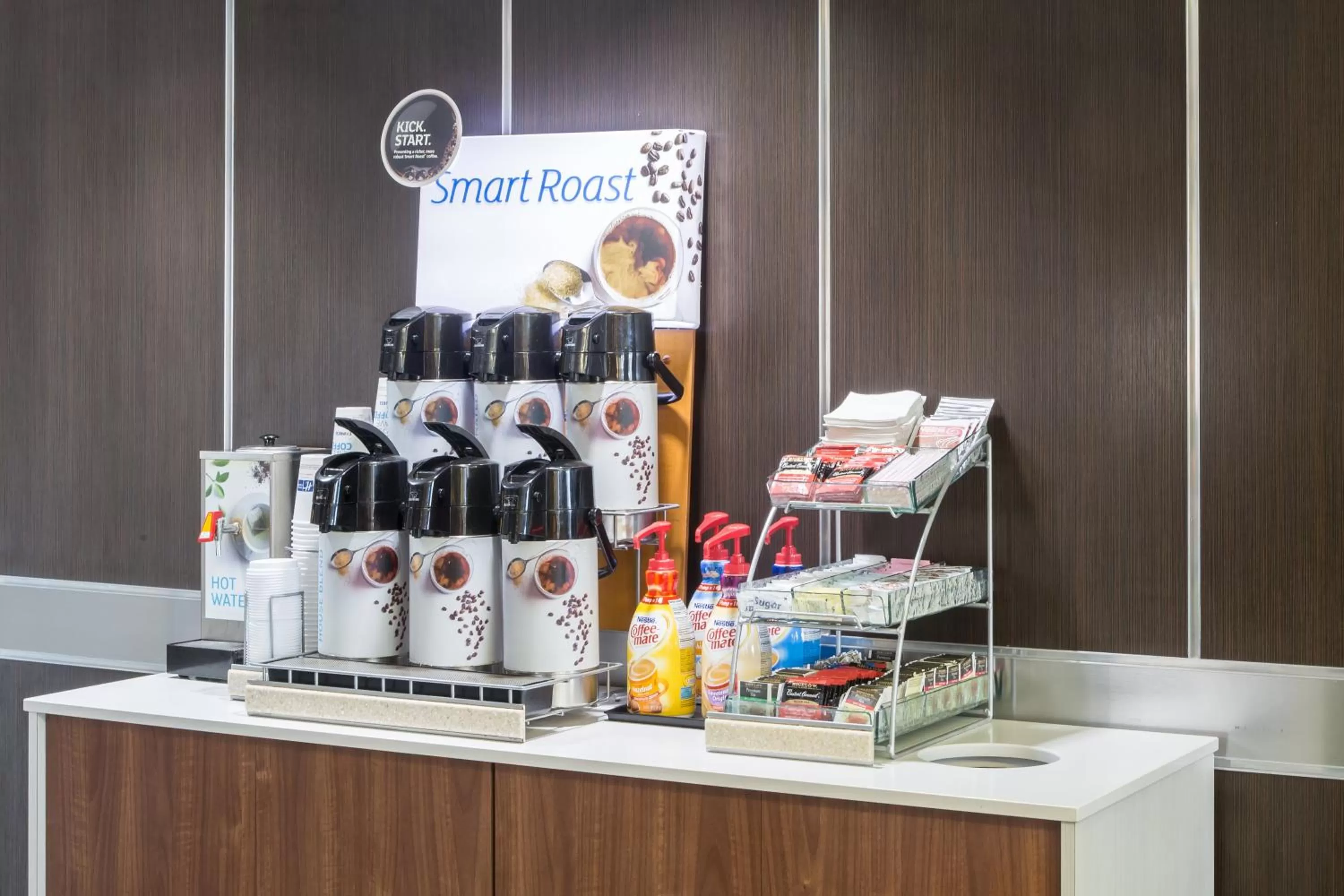 Coffee/tea facilities in Holiday Inn Express & Suites - Oxford, an IHG Hotel