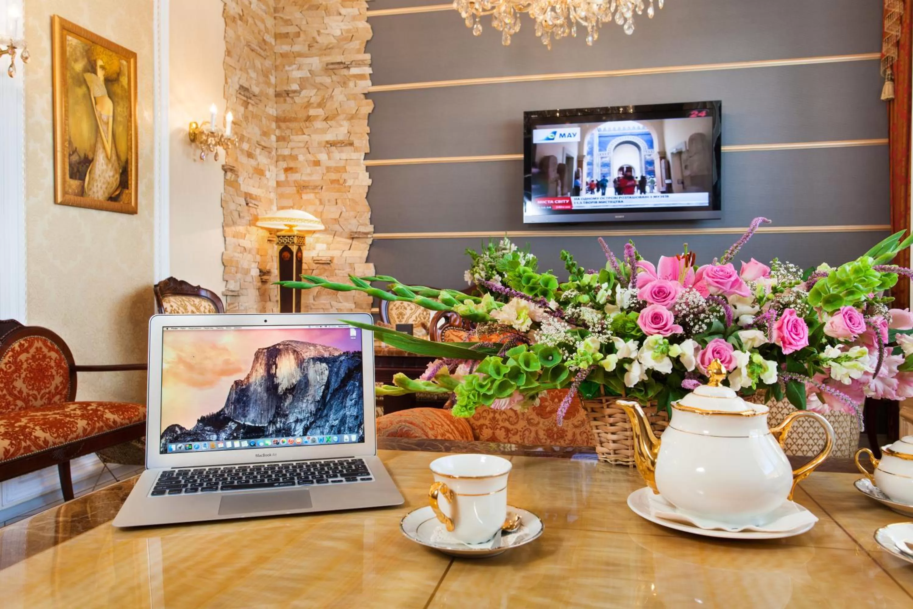 Communal lounge/ TV room in Conference Hotel Suputnyk