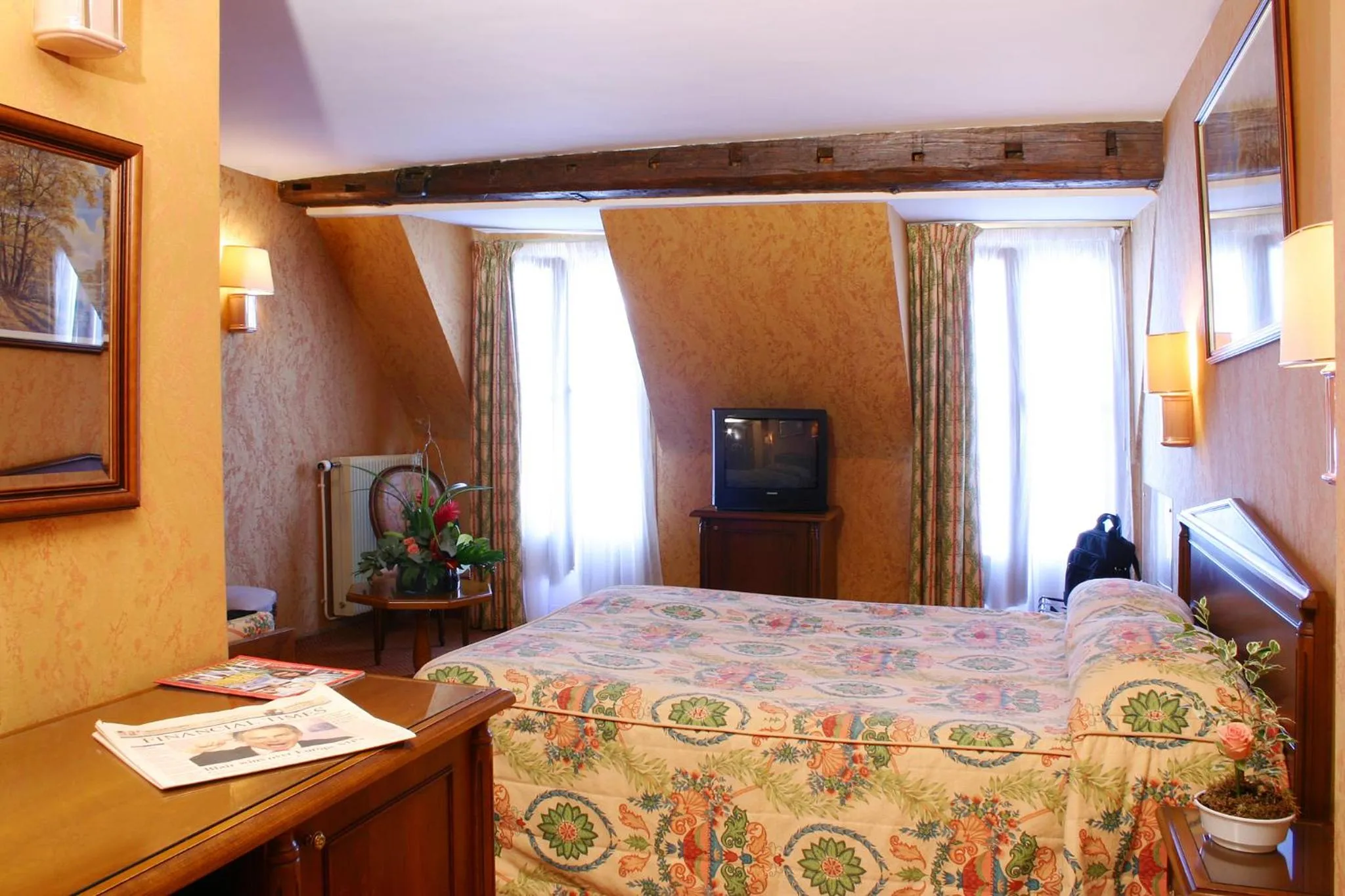 Day, Bed in Hotel Meslay Republique