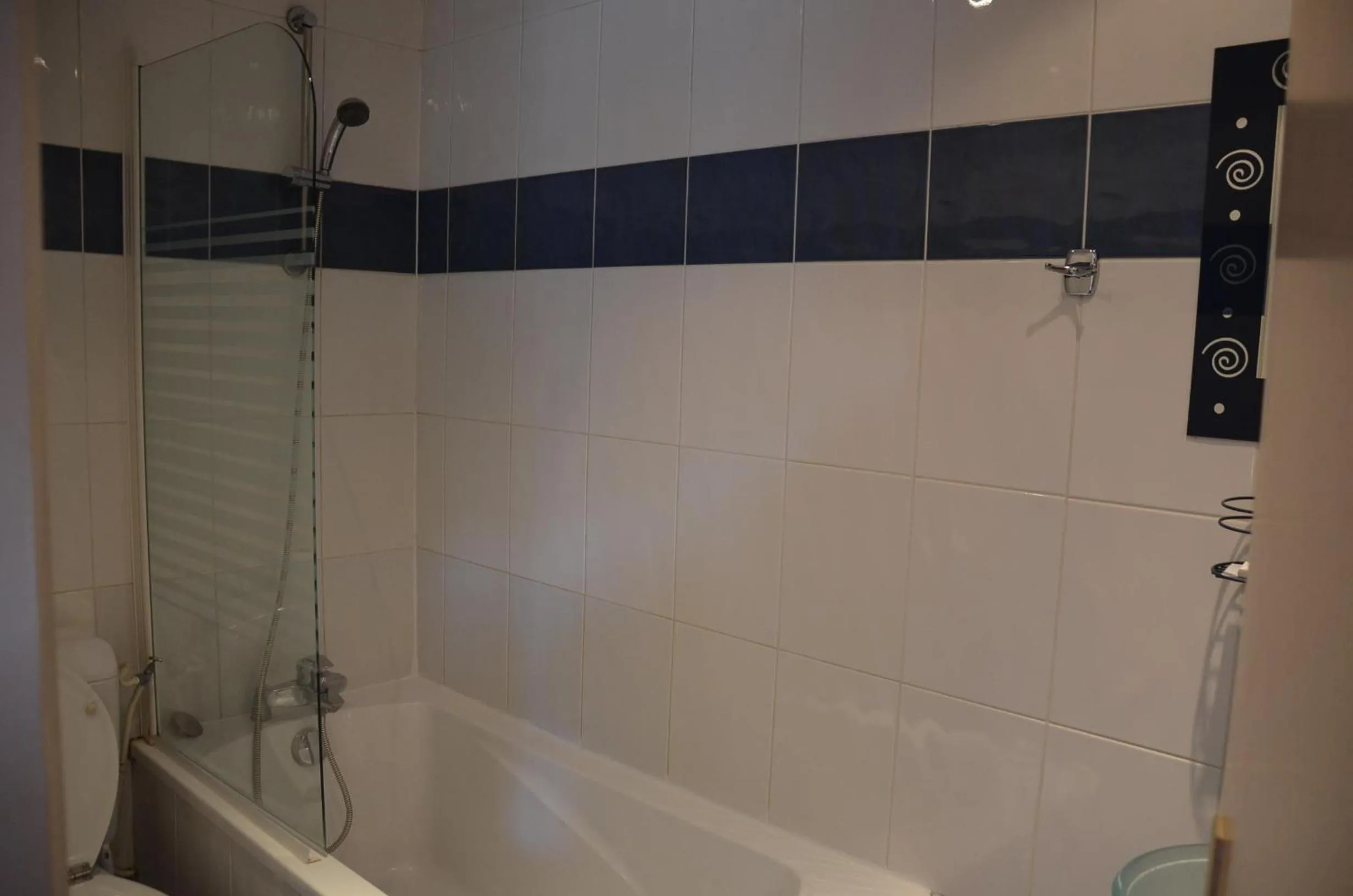 Bathroom in Grand Hotel Nouvel Opera