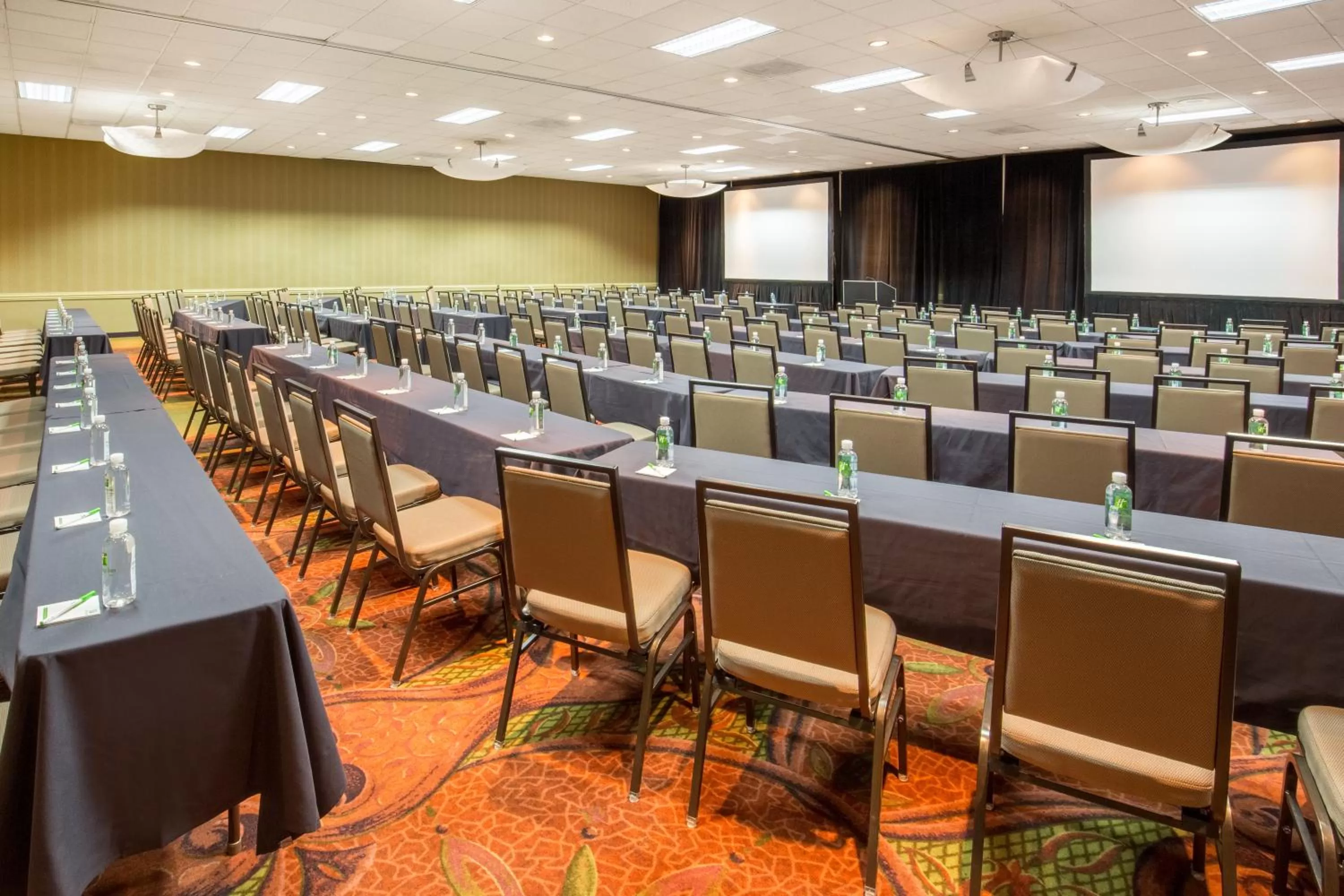 Meeting/conference room in Holiday Inn Portland-Airport I-205 by IHG