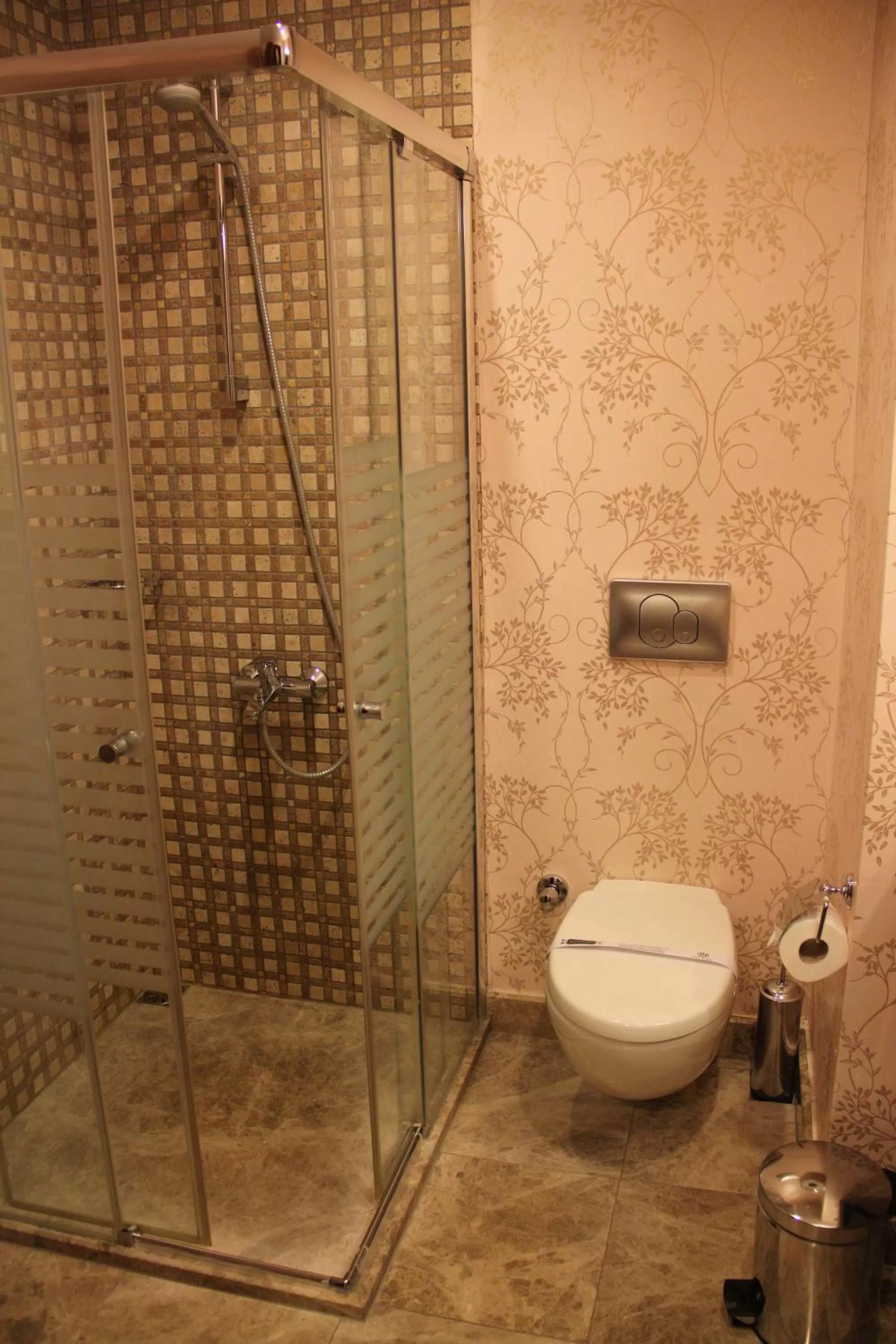 Shower in Hotel Suadiye