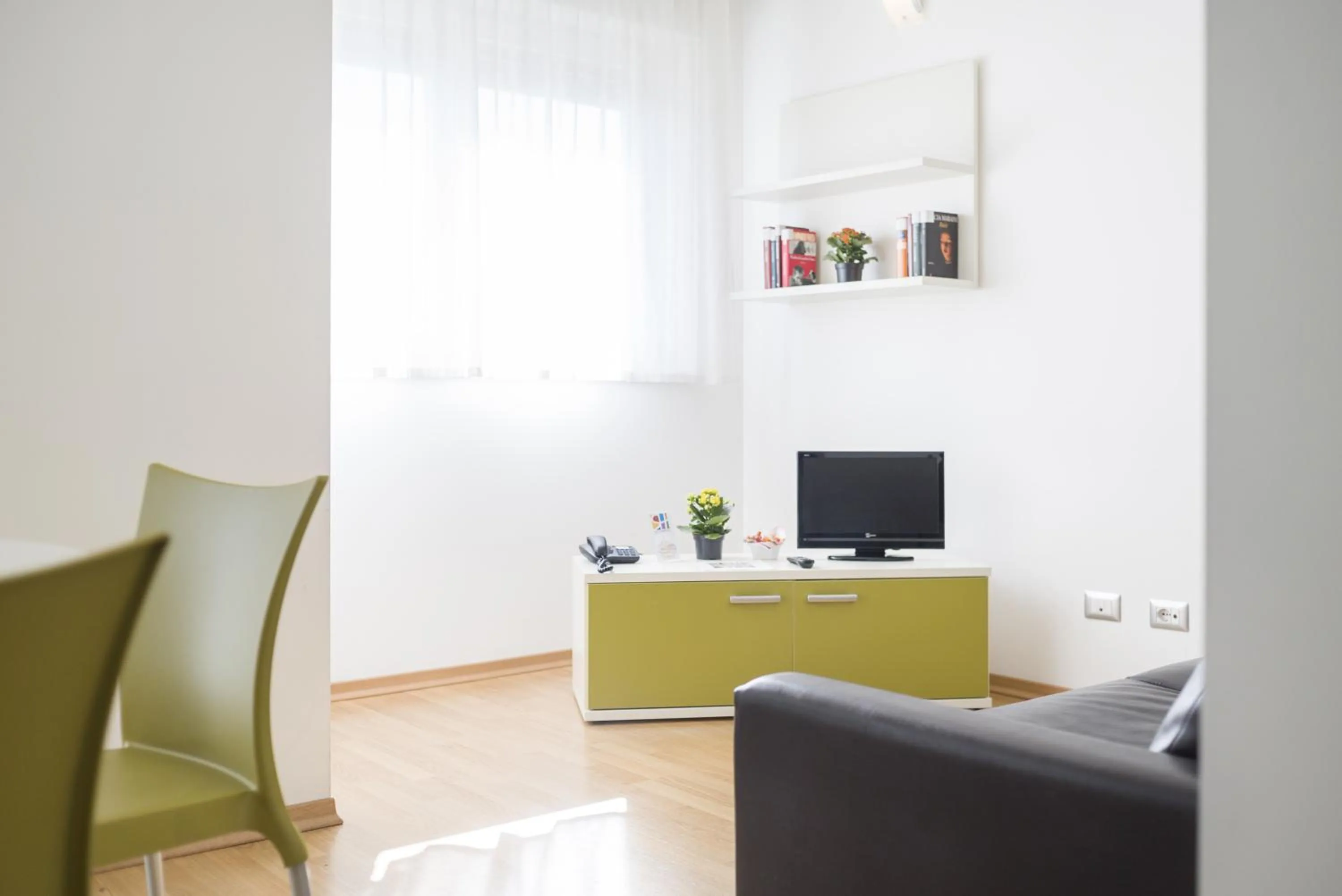 Photo of the whole room in Hotel Sharing