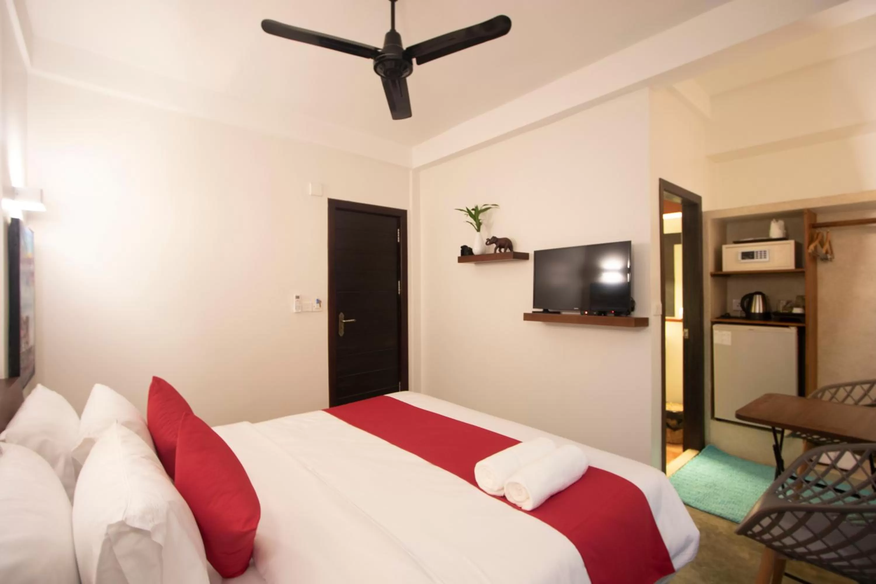 Bathroom, Bed in Baahu Villa