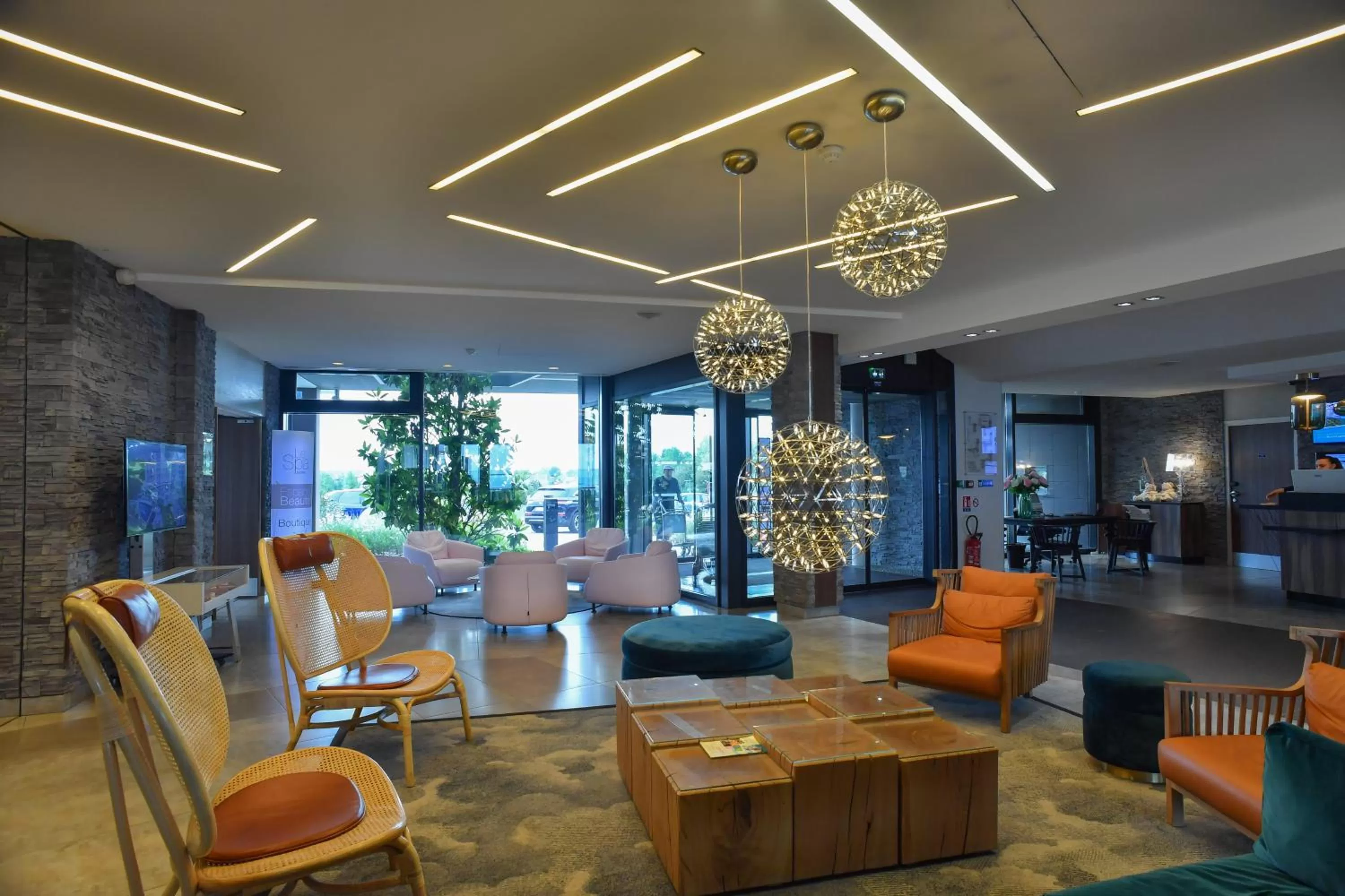 Lobby or reception in Thalazur Cabourg - Hôtel & Spa