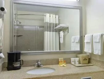 Queen Room with Two Queen Beds - Non-Smoking in Econo Lodge Mt Hope - Beckley