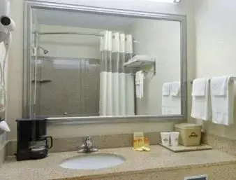 Queen Room with Two Queen Beds - Non-Smoking in Econo Lodge Mt Hope - Beckley Queen Room with Two Queen Beds - Non-Smoking in Econo Lodge Mt Hope - Beckley