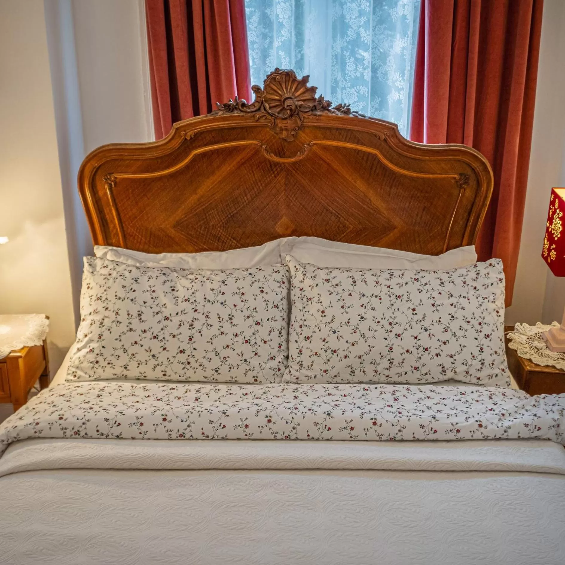 Bed in Dawson Place, Juliette's Bed and Breakfast