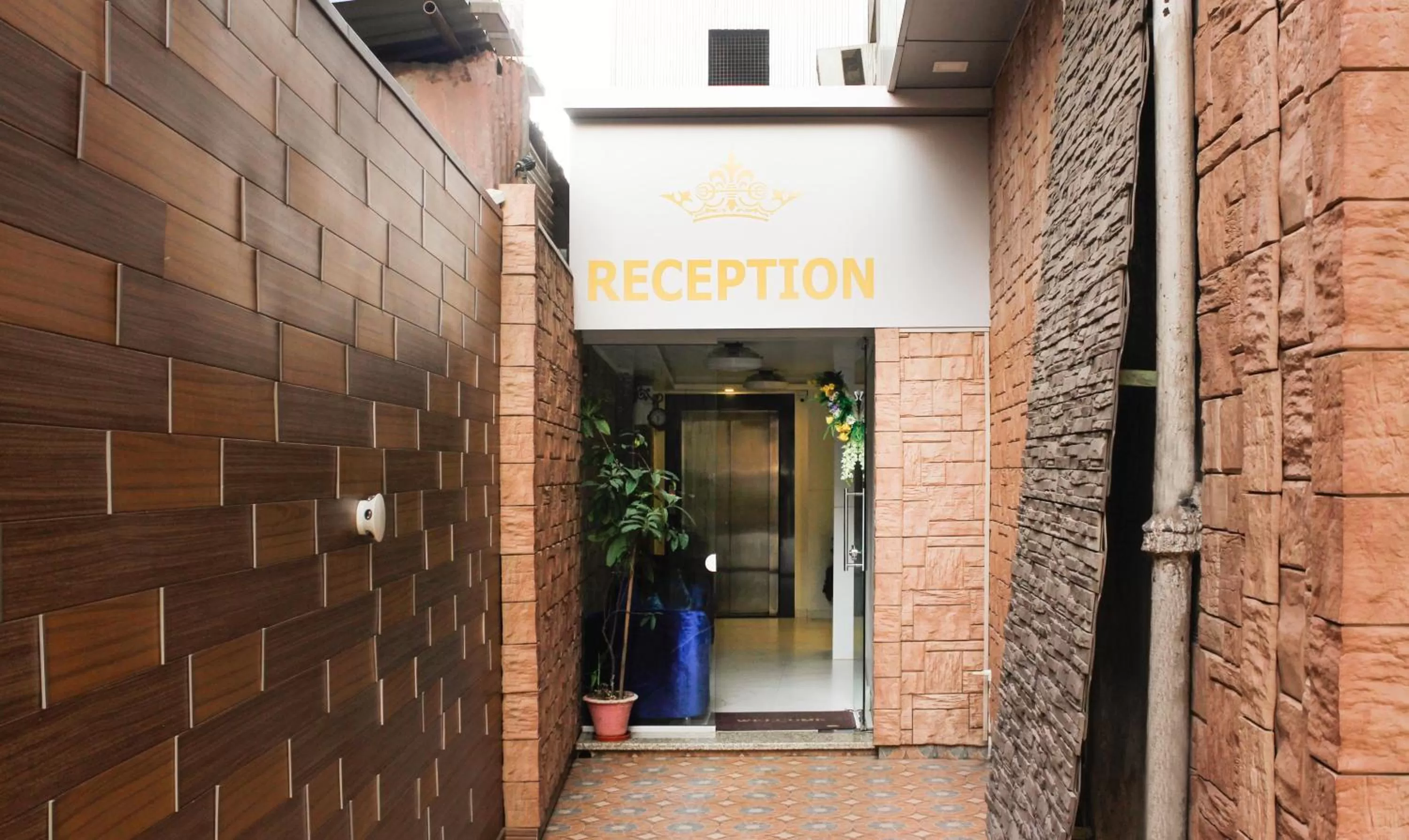 Facade/entrance in Hotel Planet Four