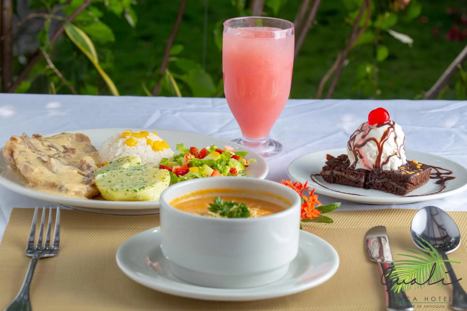 Food and drinks in Finca Hotel Guali Santafe