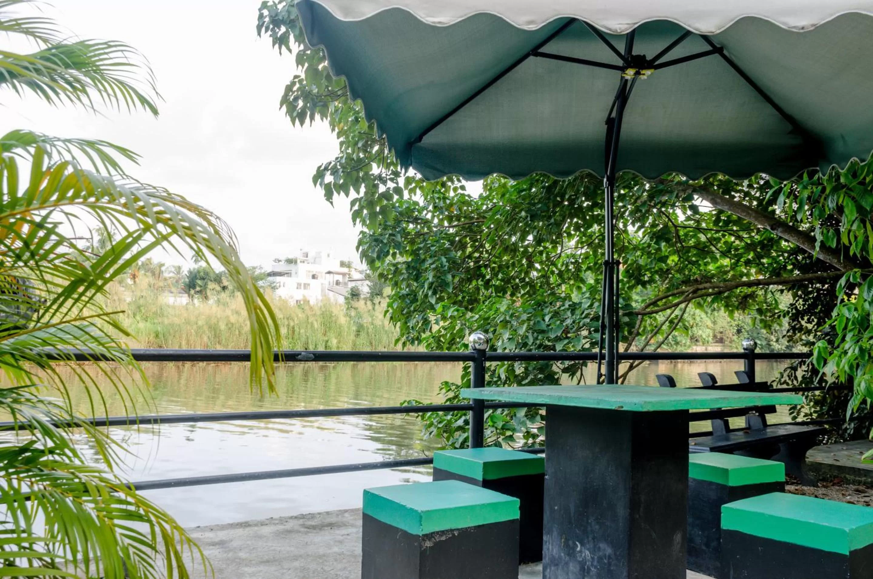 Balcony/Terrace in Opulent River Face Hotel