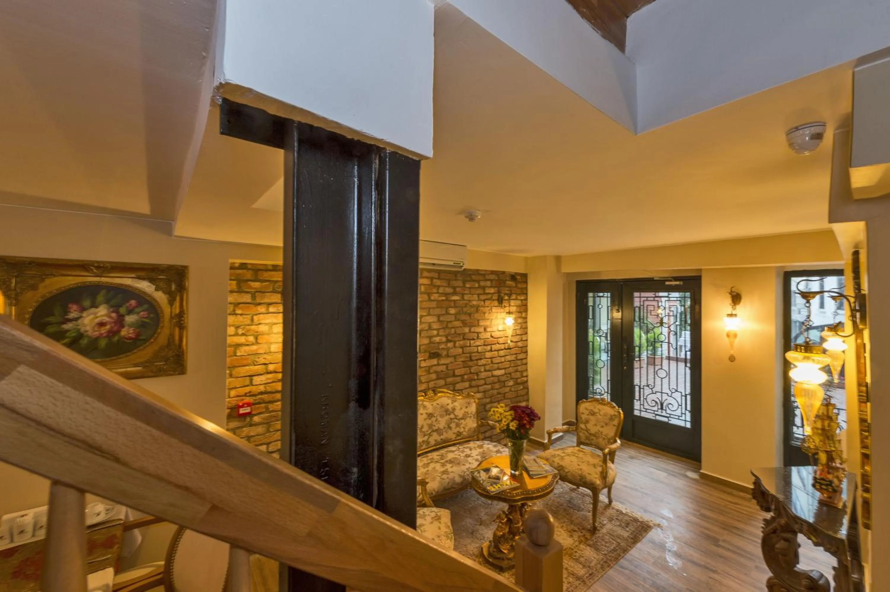 Lobby or reception in By Murat Royal Hotel Galata