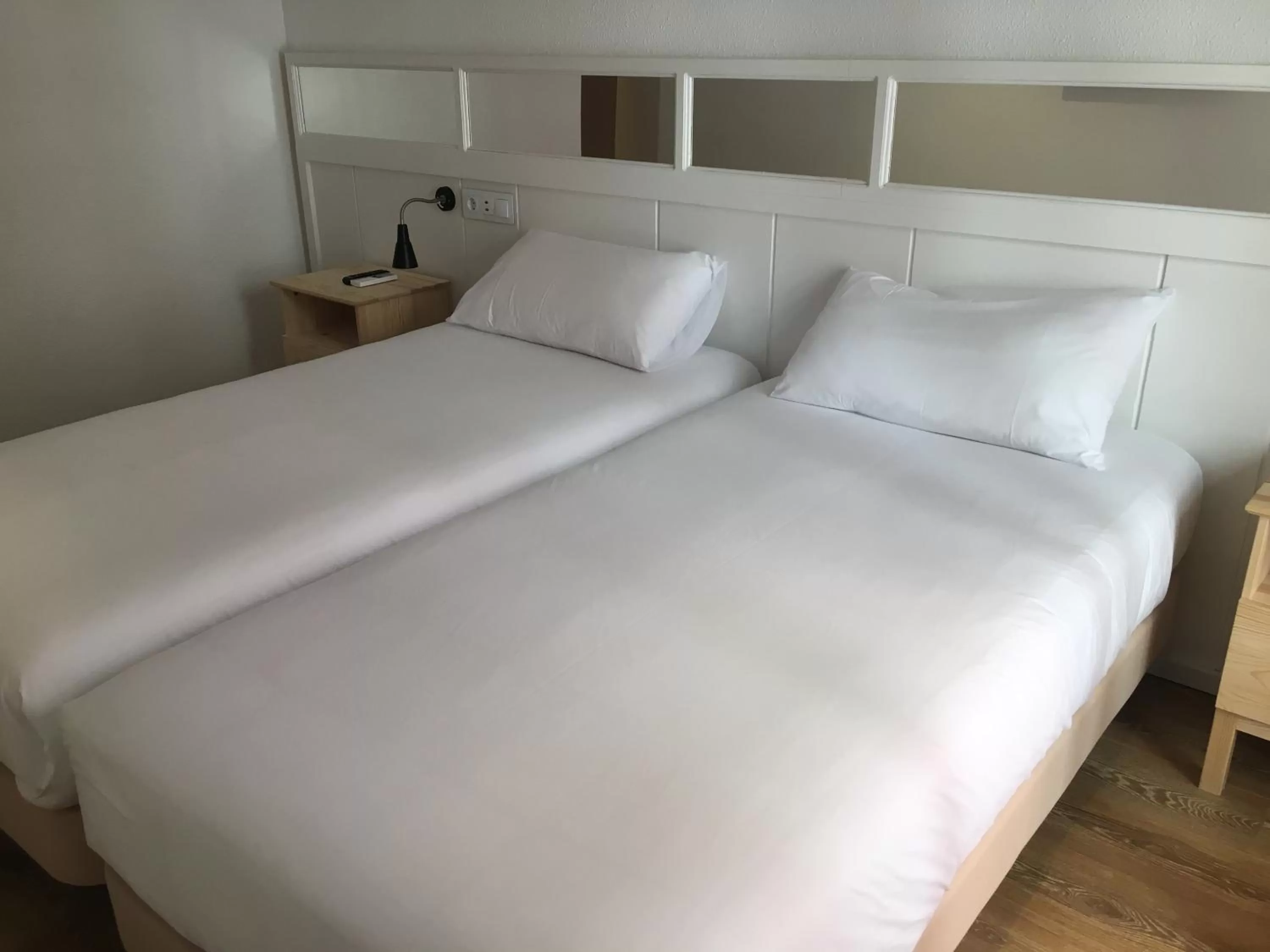 Bed in Hotel & Restaurant Marina Palamós