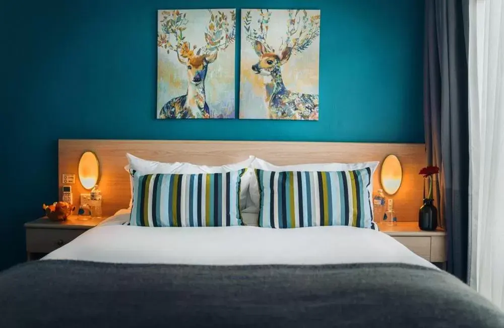 Standard Queen Room in The Oriana Orange - Retro Hotel & Resort Standard Queen Room in The Oriana Orange - Retro Hotel & Resort