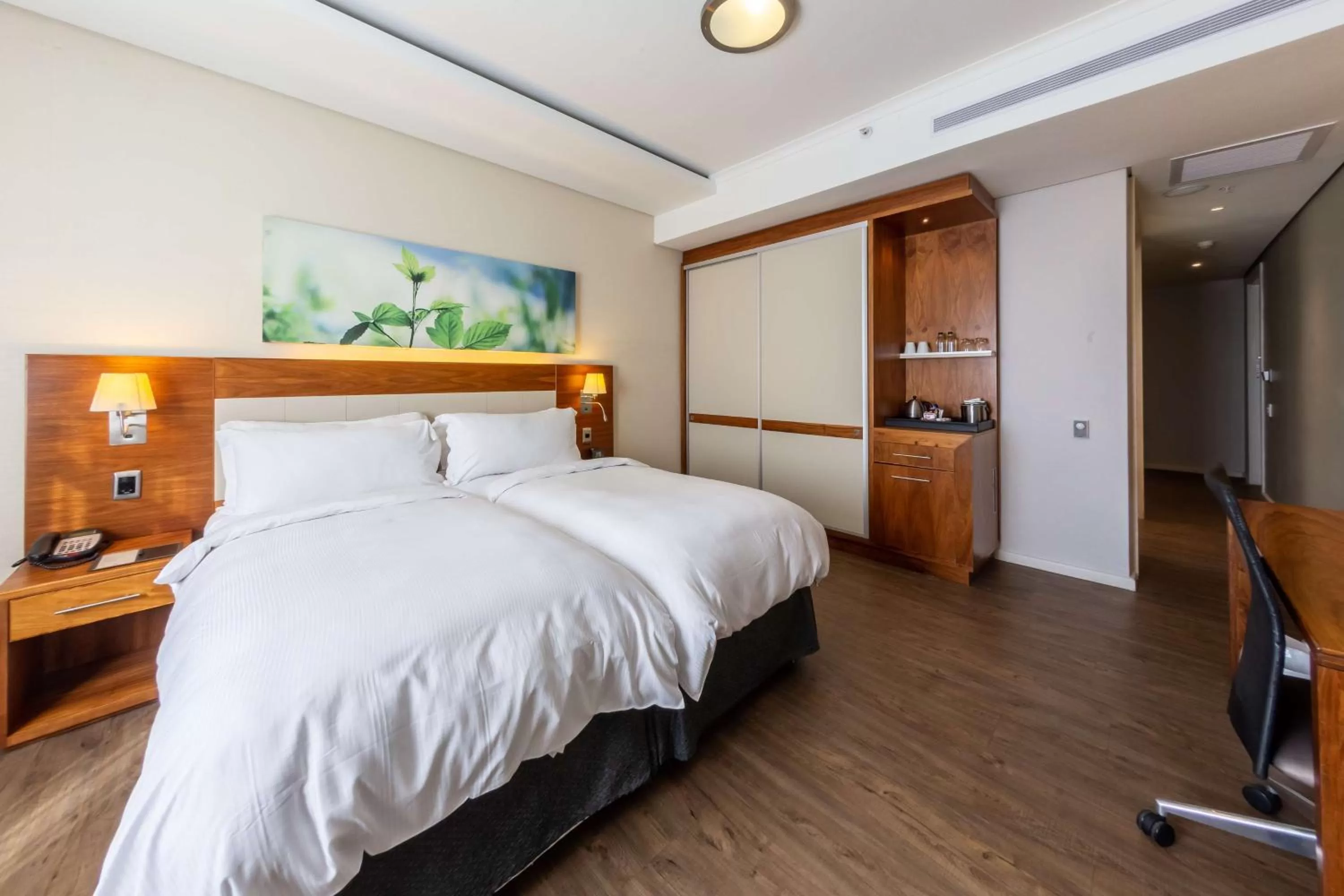 Bedroom in DoubleTree by Hilton Cape Town Upper Eastside