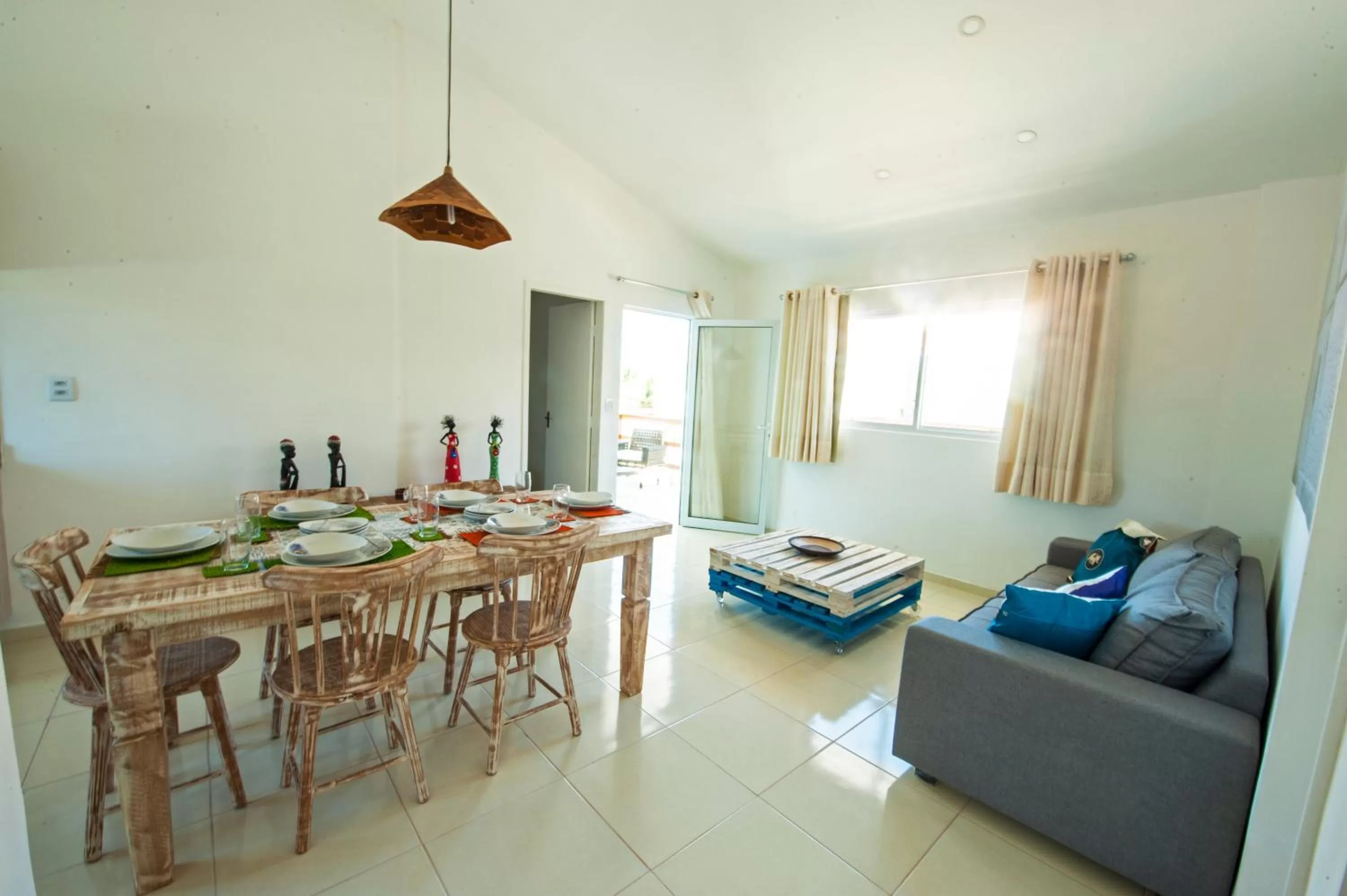 Dining Area in Manga Verde Beach Residence