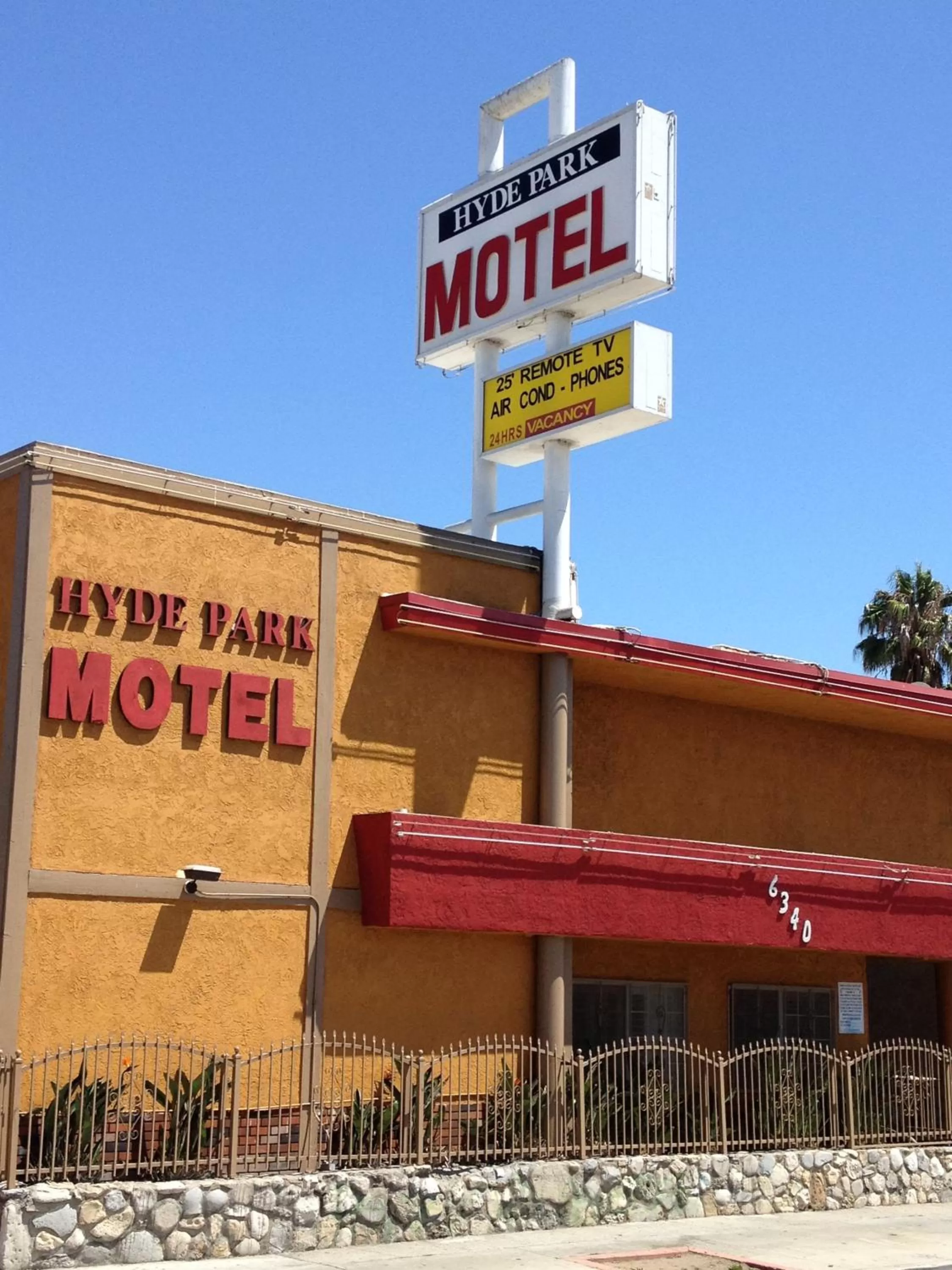 Facade/entrance in Hyde Park Motel