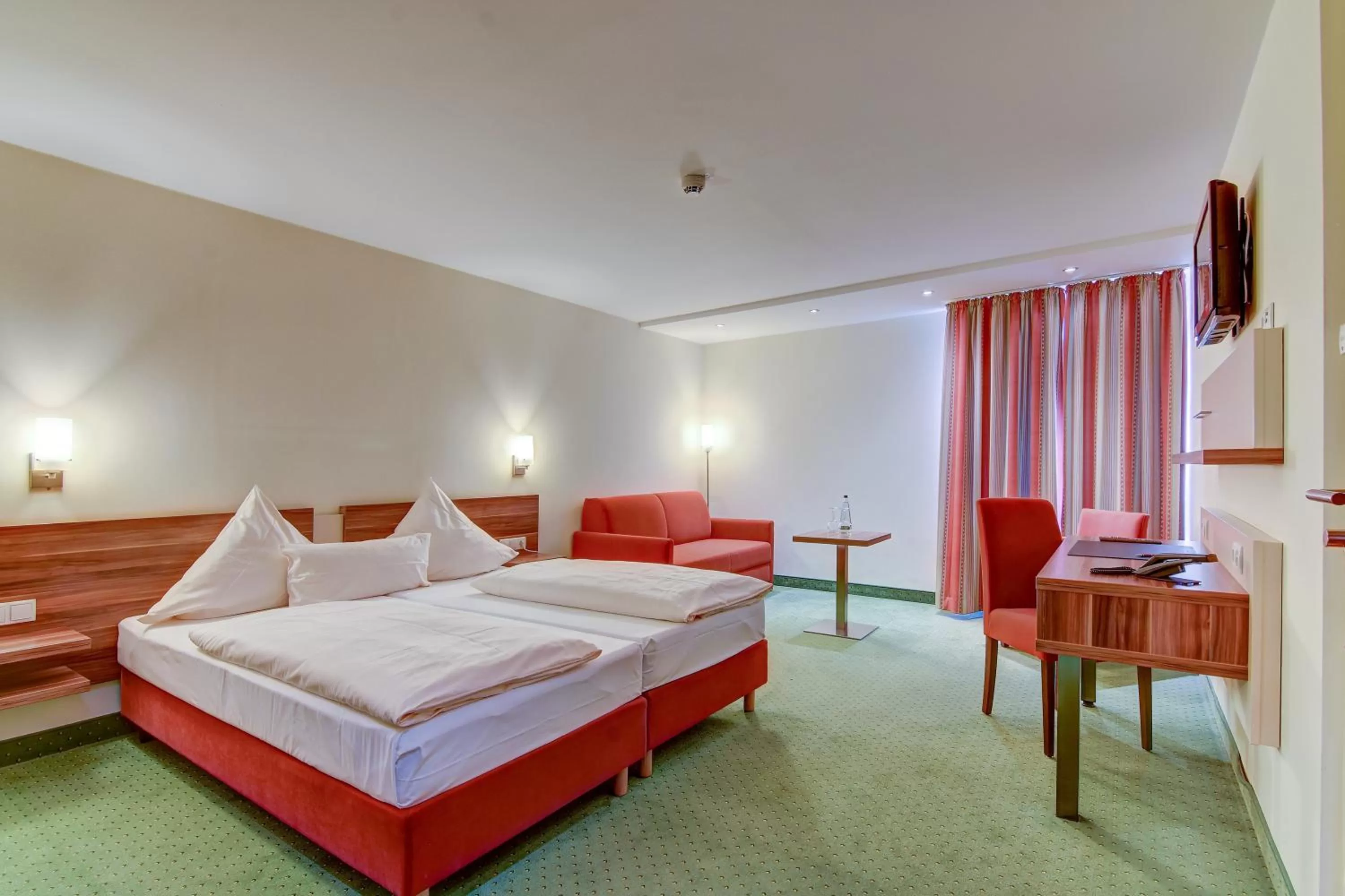 Photo of the whole room, Bed in Wertheimer Stuben