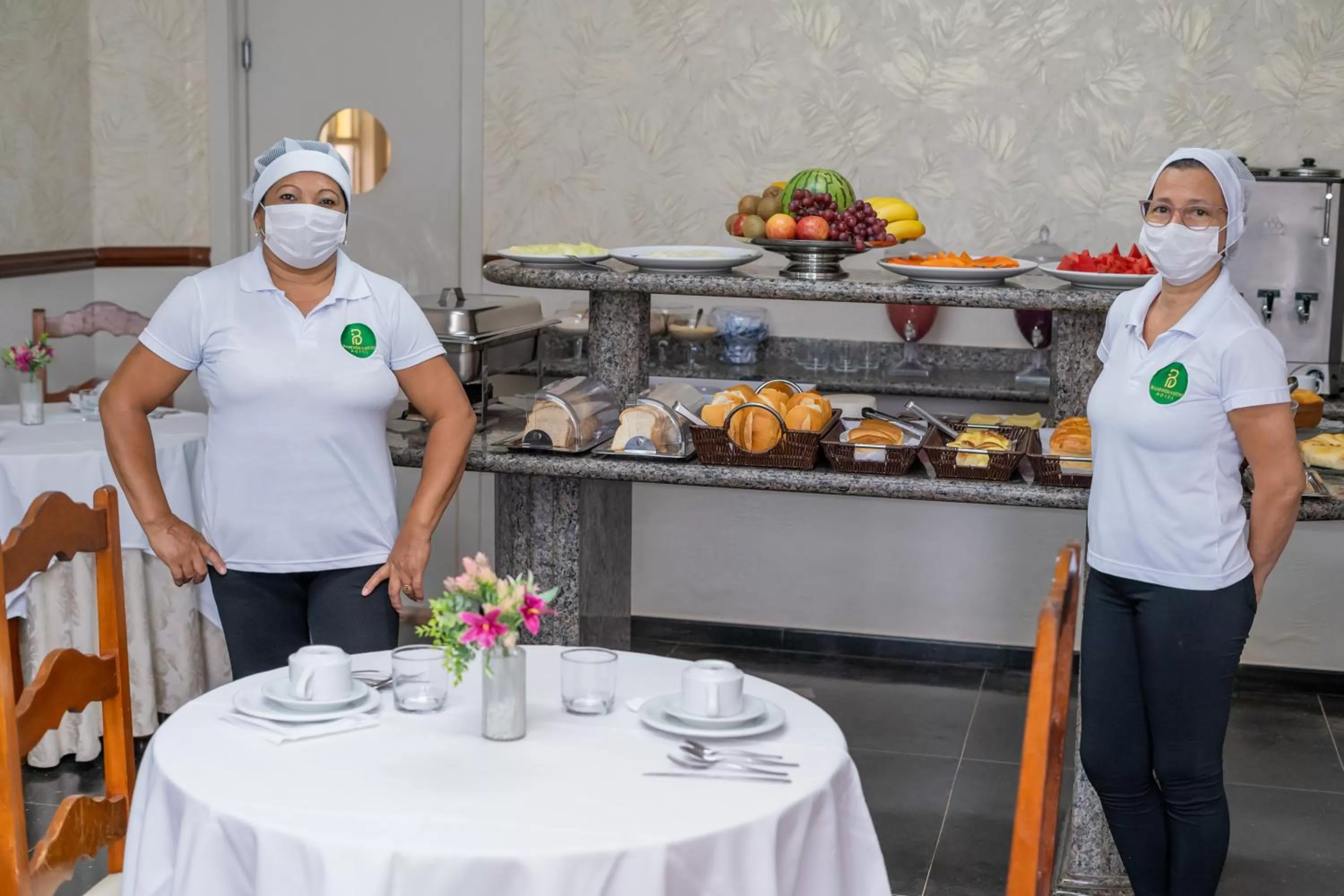 Staff, Restaurant/Places to Eat in Bandeirantes Hotel