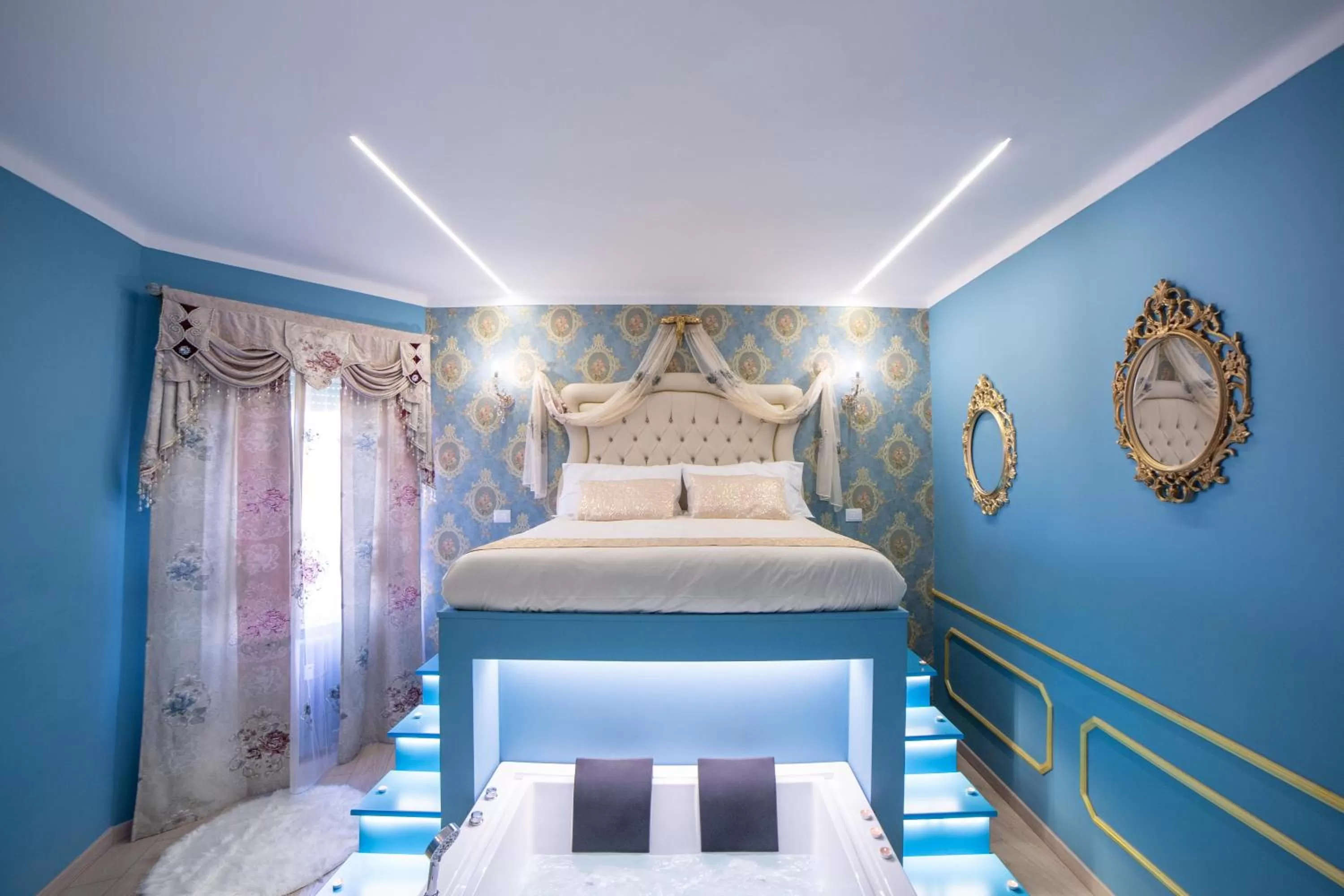 Bed in Love Suite Roma - Il Nido d'Amore