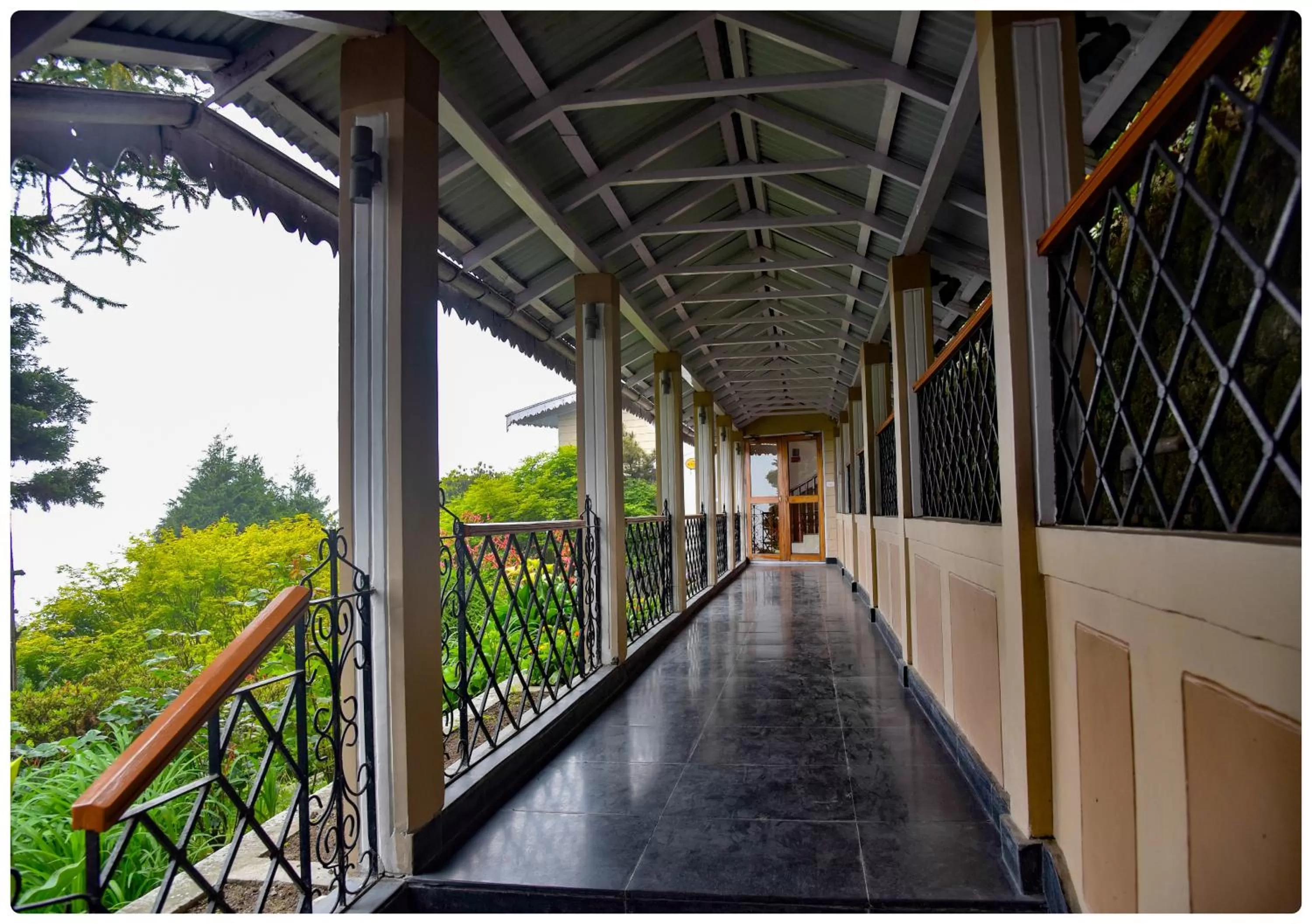 Balcony/Terrace in Cedar Inn
