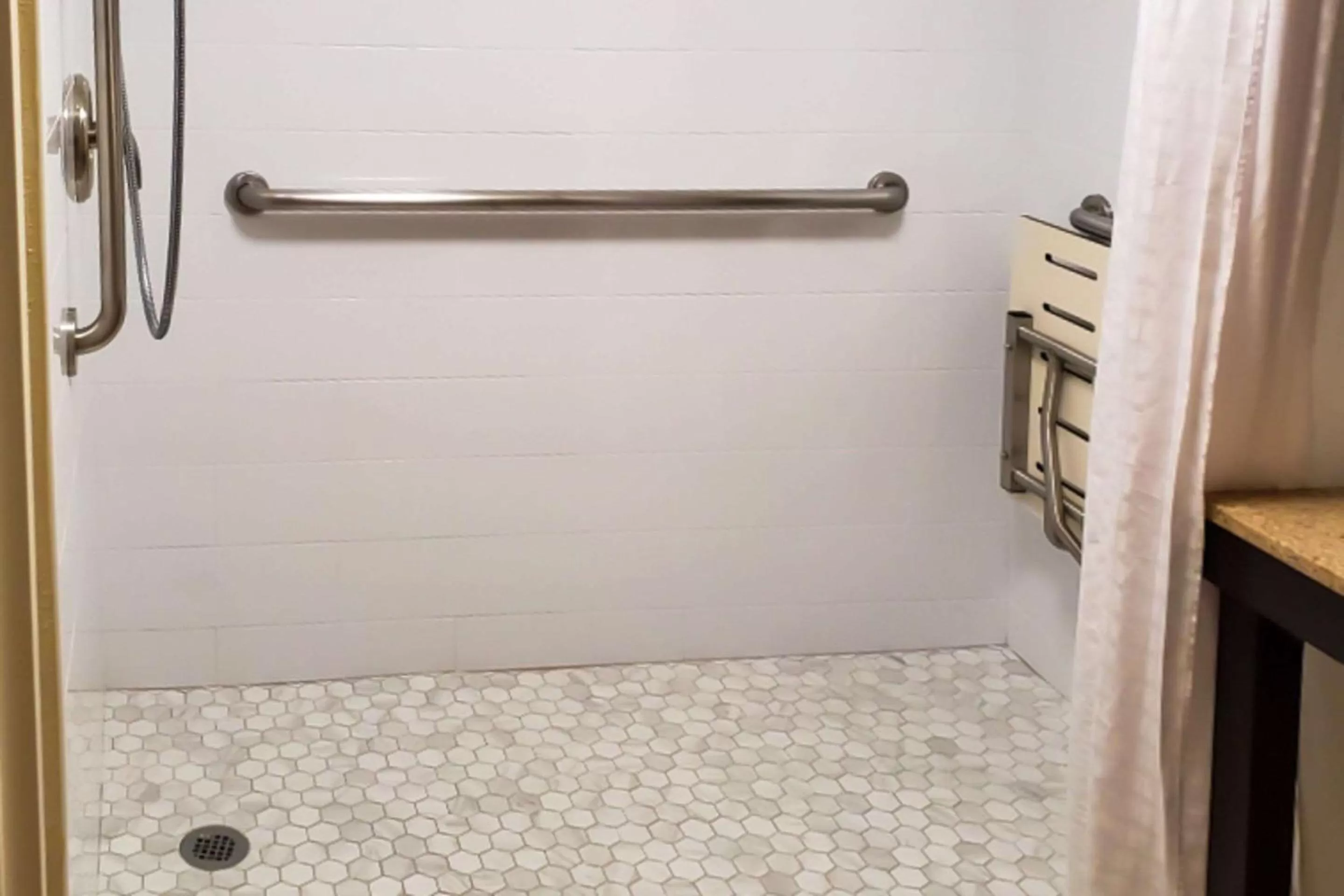 Photo of the whole room in Comfort Inn Oxon Hill - National Harbor