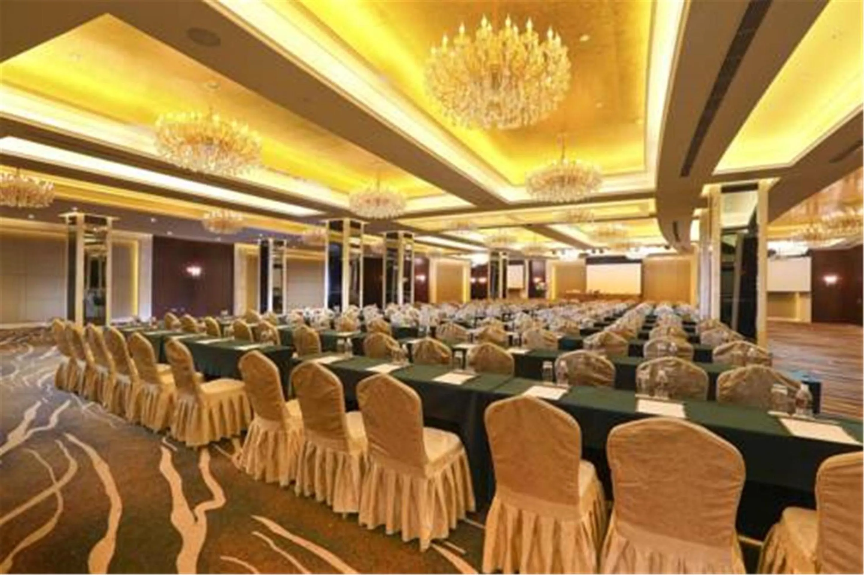 Business facilities in Royal International Hotel Shanghai - Pudong International Airport