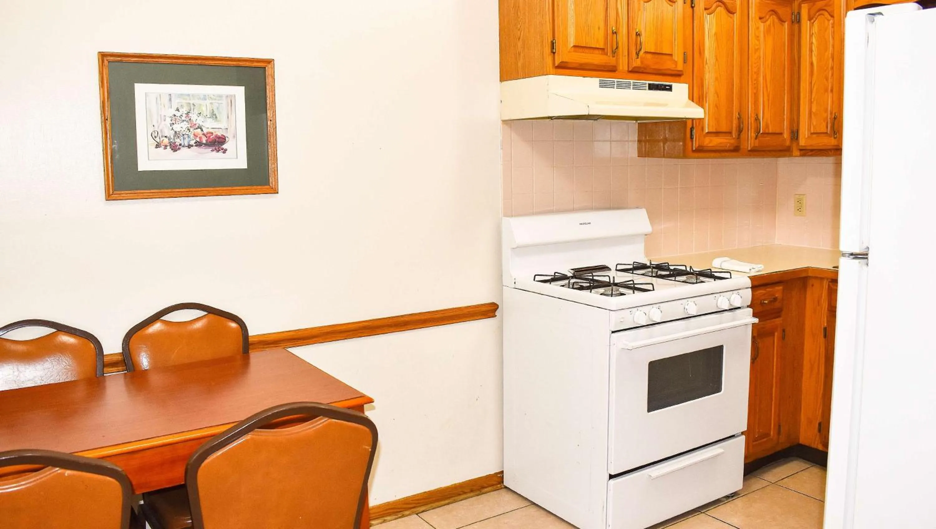 Kitchen or kitchenette in Magnuson Hotel Extended Stay Canton Ohio