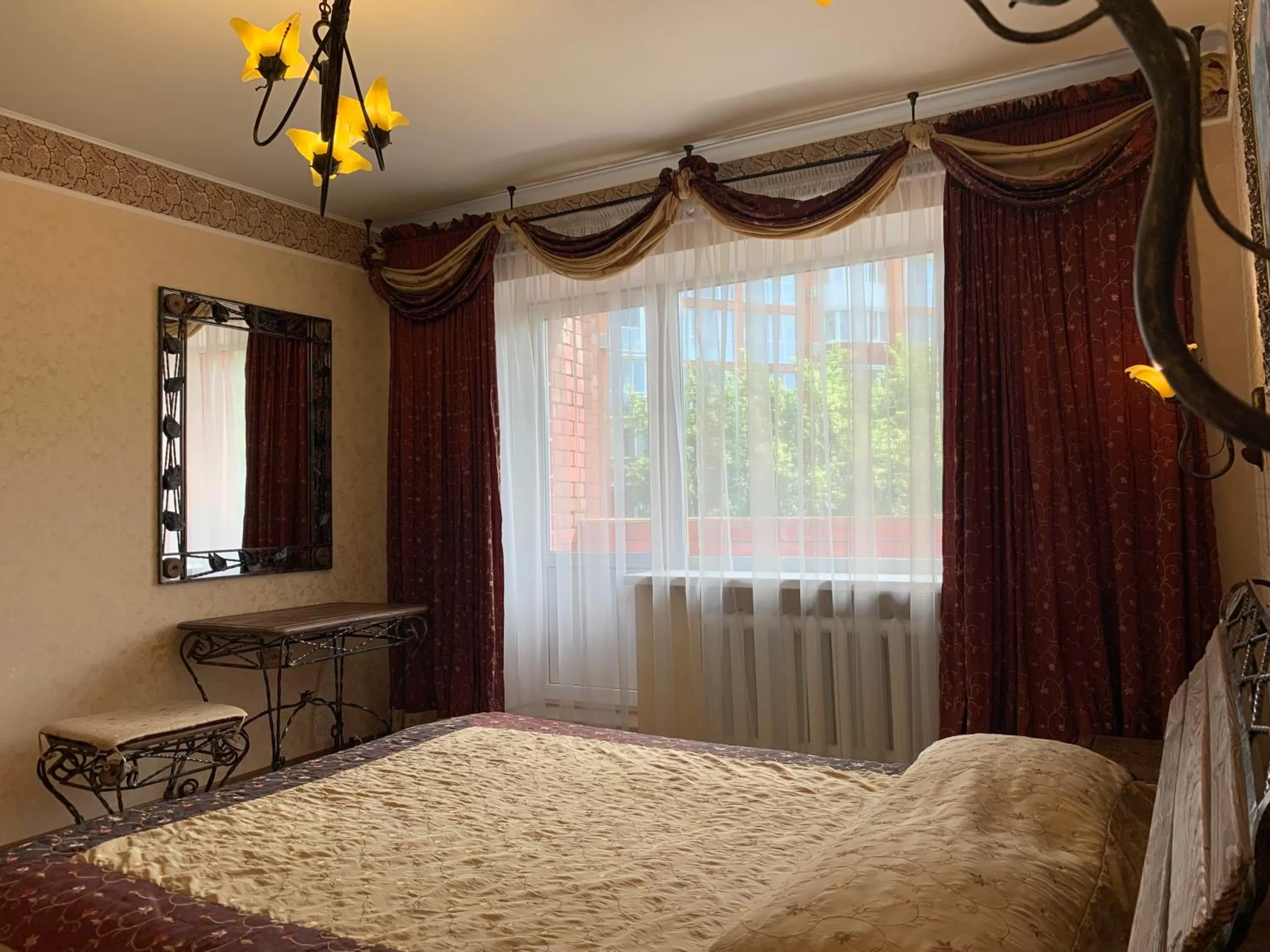 Bed in Hotel Prydesnyansky