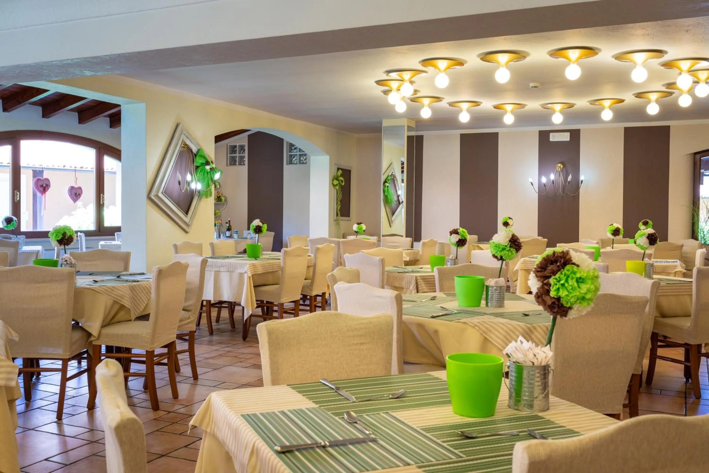 Restaurant/places to eat in West Garda Hotel