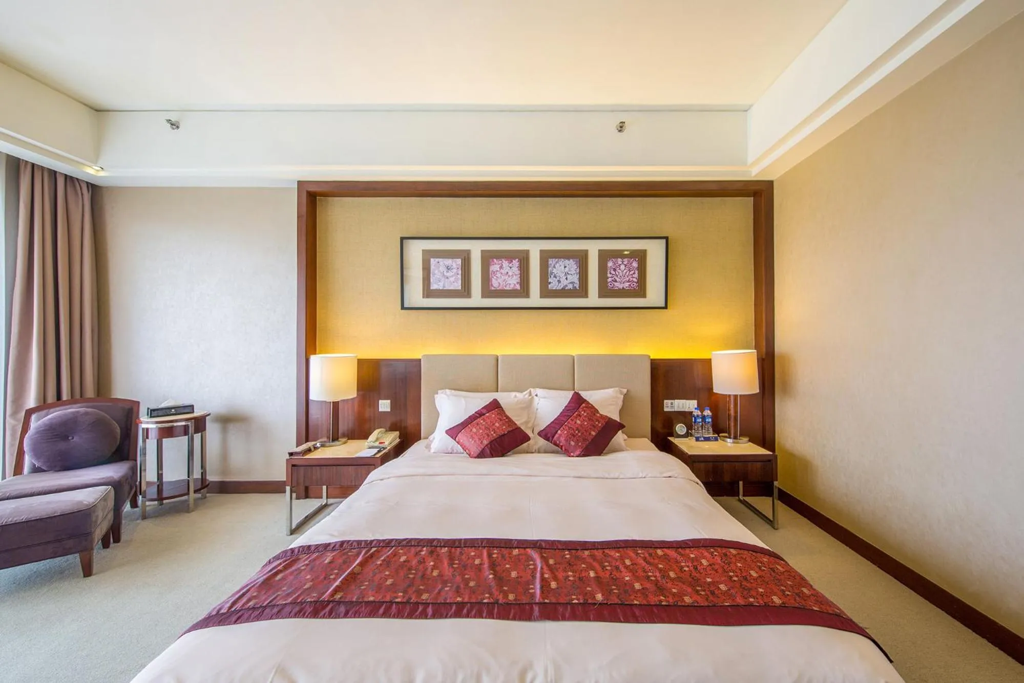 Bed in Dongguan Richwood Garden Hotel