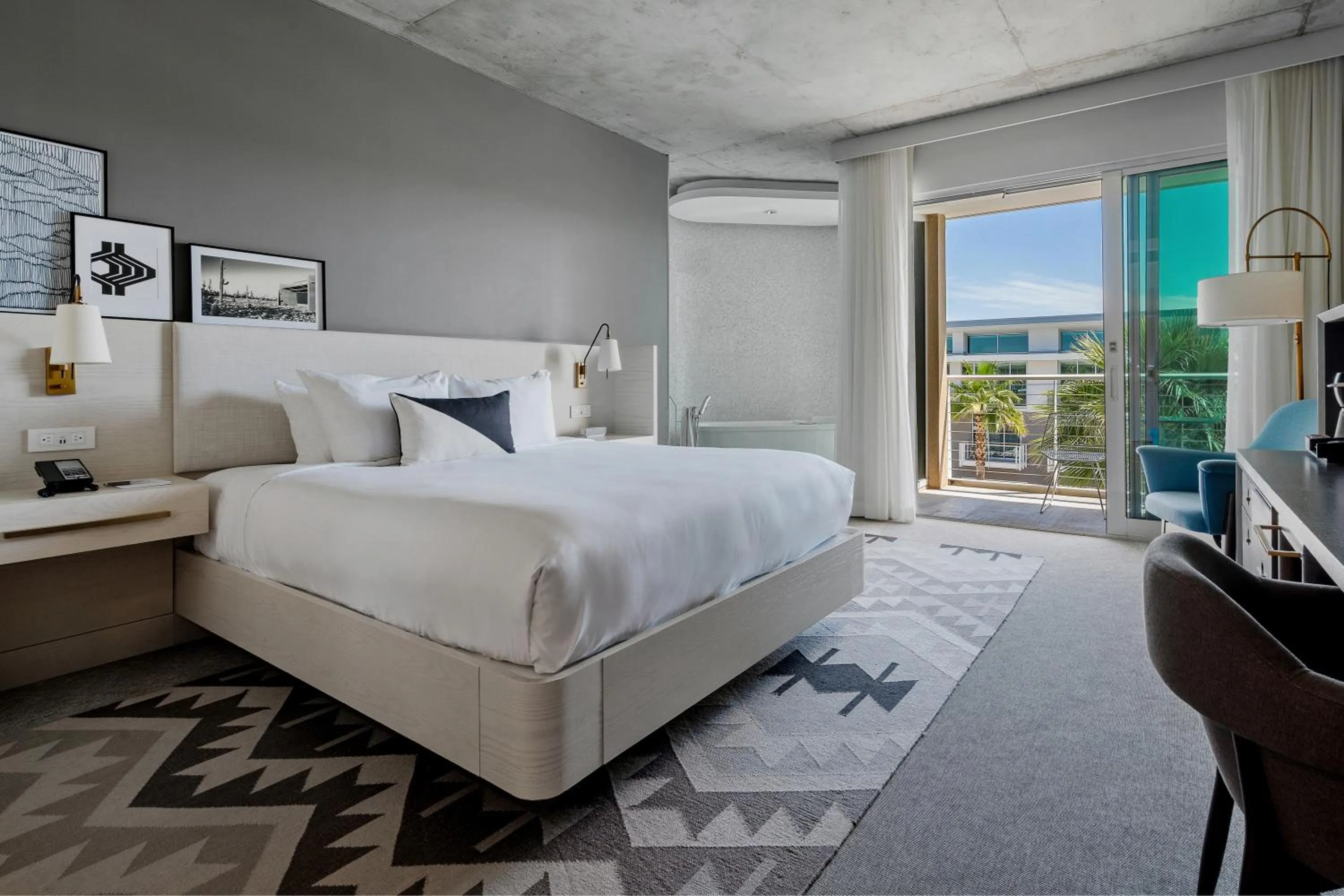 Bed in Mountain Shadows Resort Scottsdale