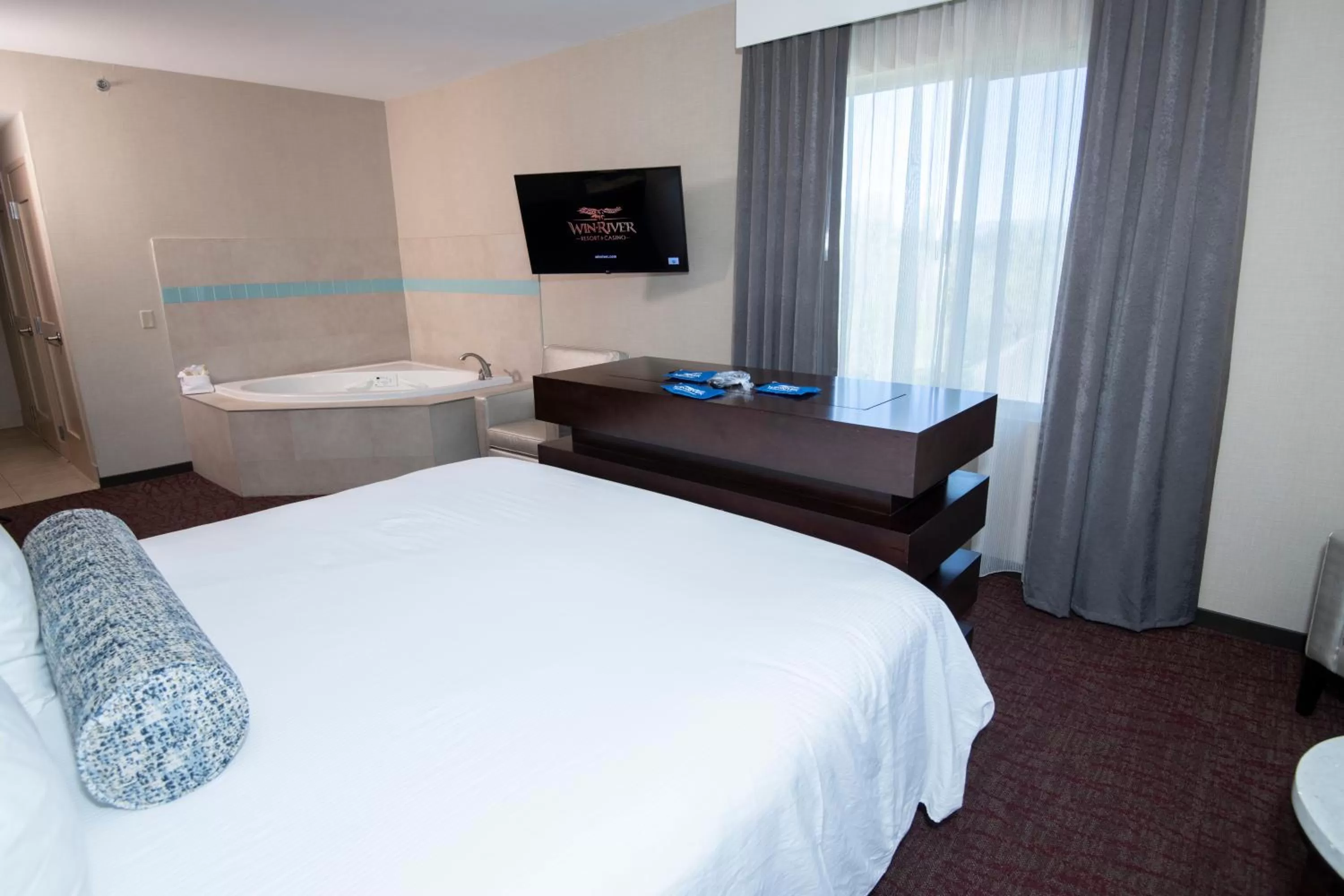 Bed in Win-River Resort and Casino