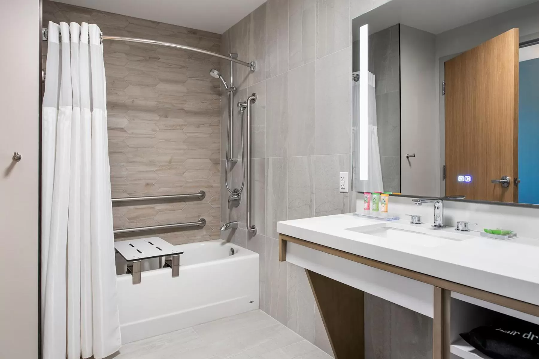 1 King Bed, Mobility Accessible Room, Bathtub w/ Grab Bars, Non-Smoking in Wyndham Garden Winnipeg Airport