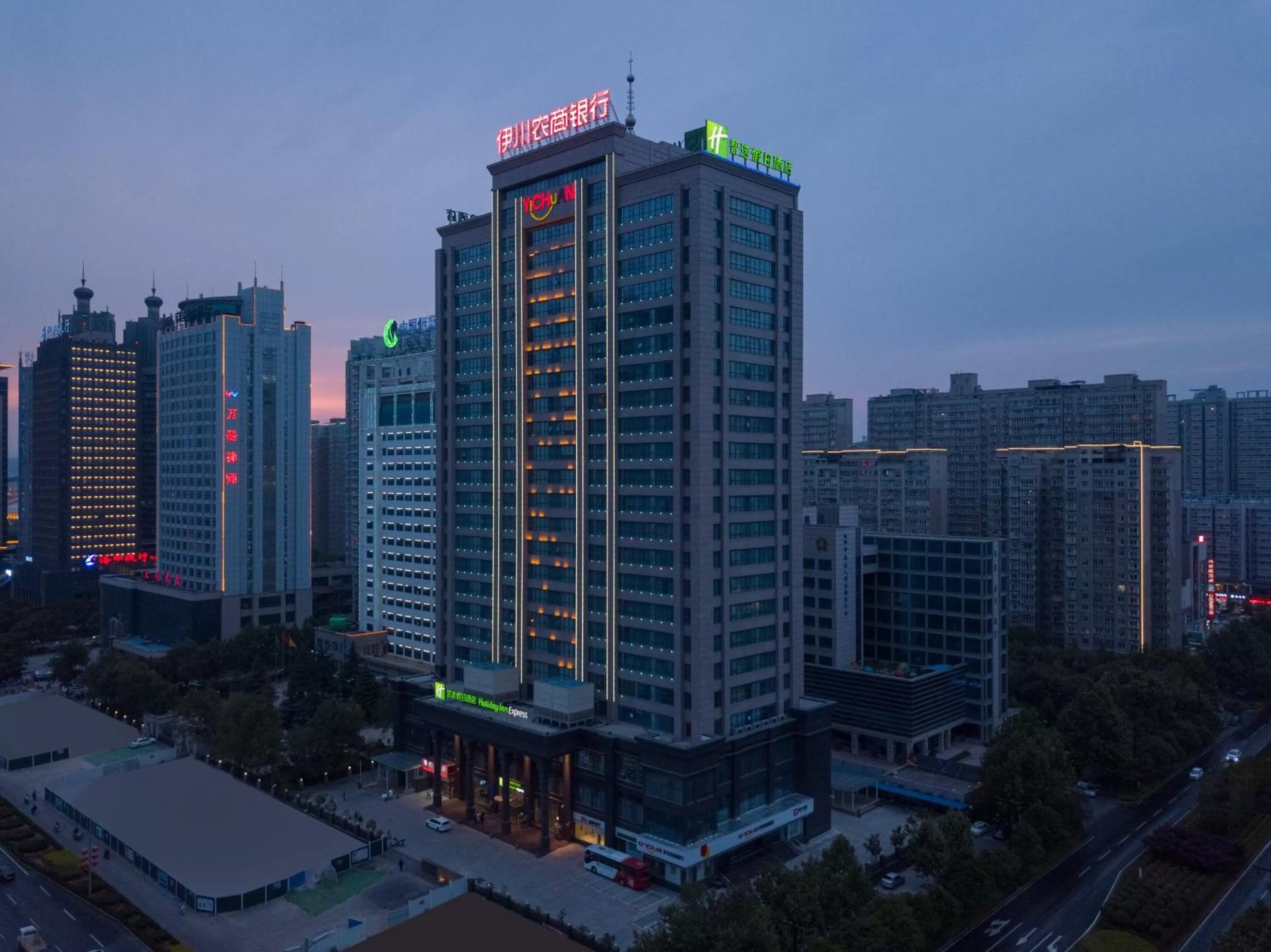 Property building in Holiday Inn Express Luoyang City Center by IHG