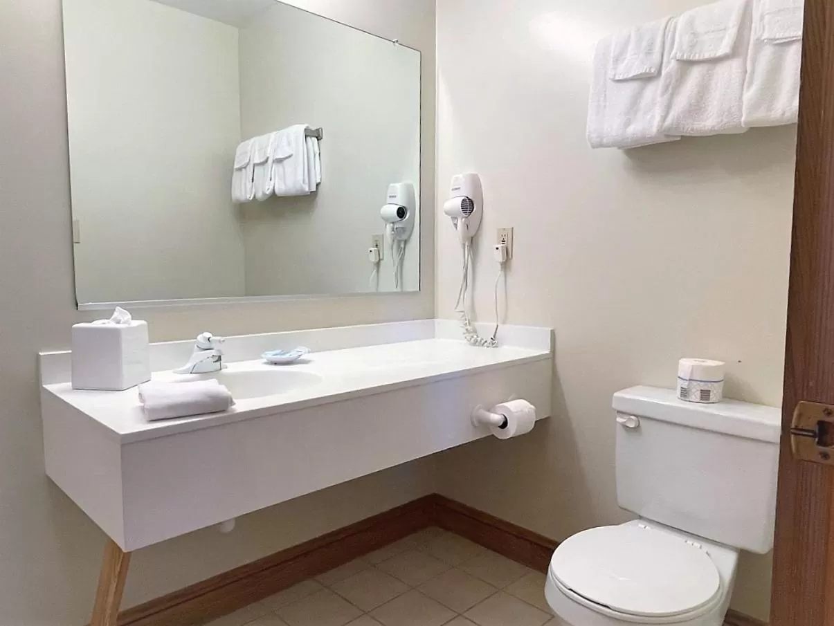 Bathroom in Pony Island Inn